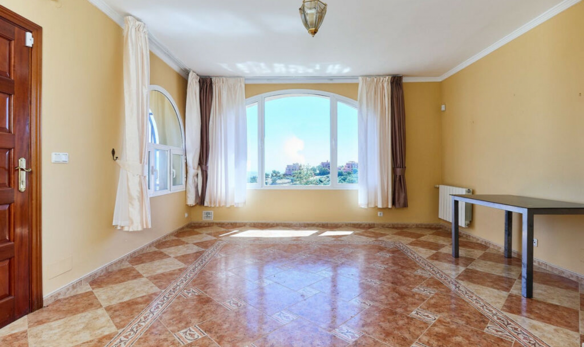 Resale - House -
La Mairena