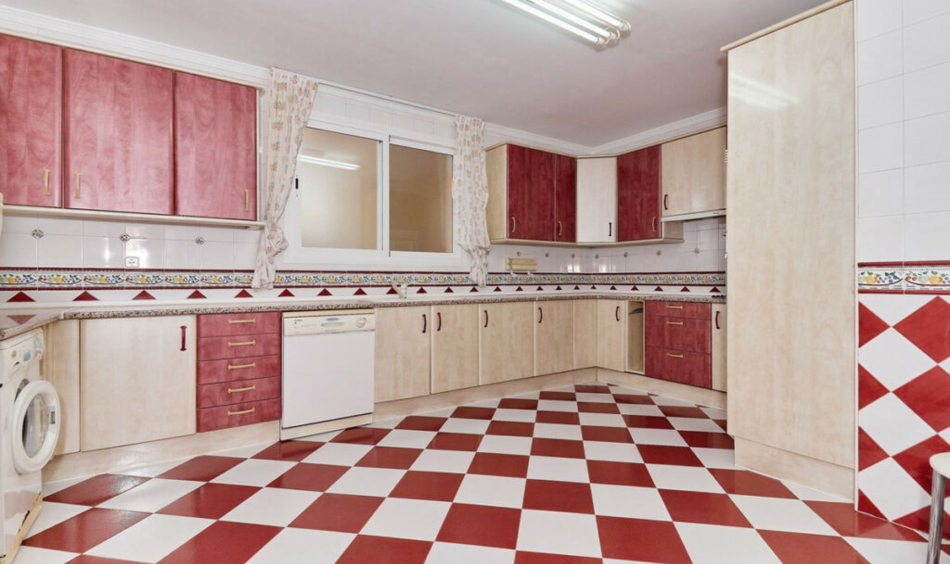 Resale - House -
La Mairena