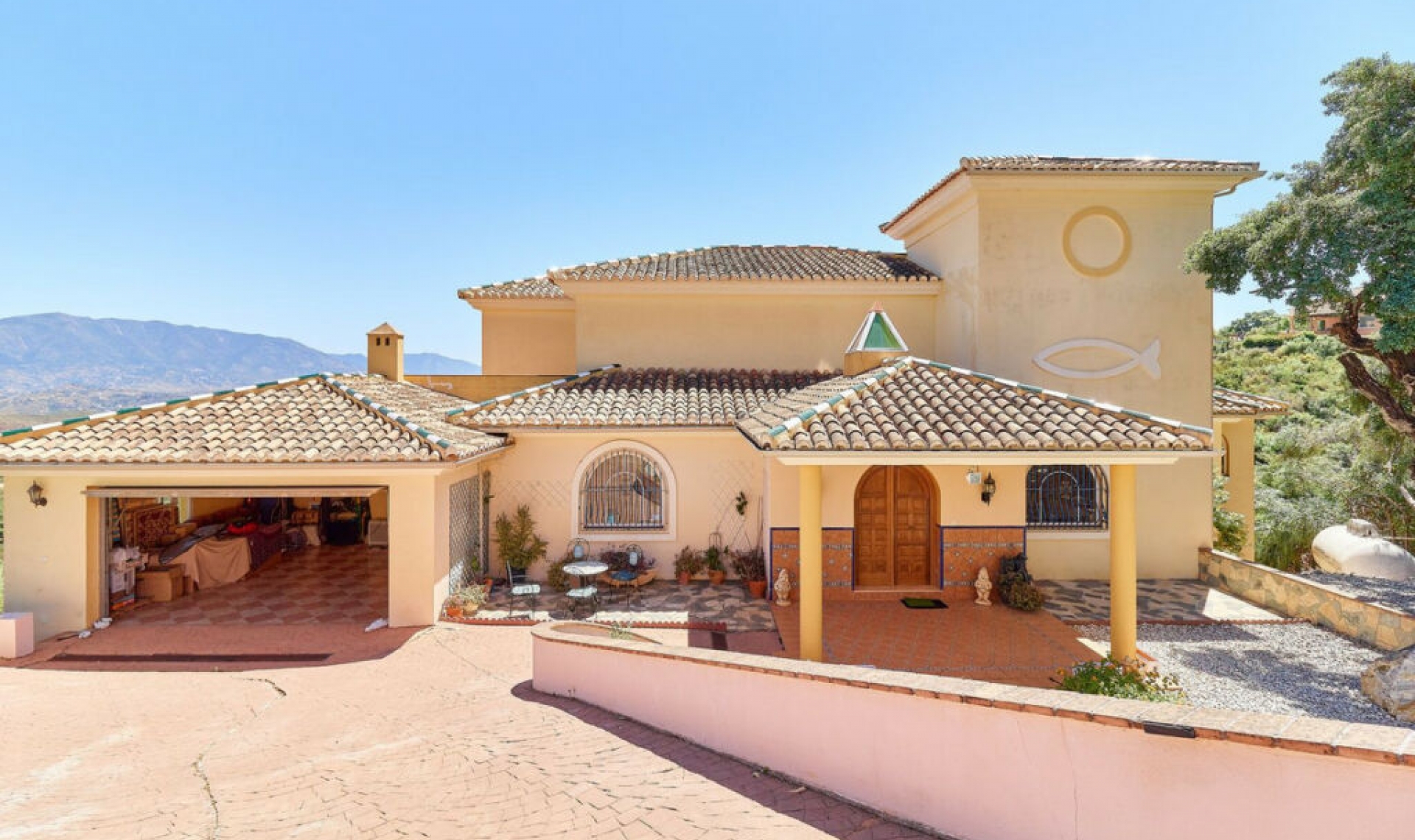 Resale - House -
La Mairena