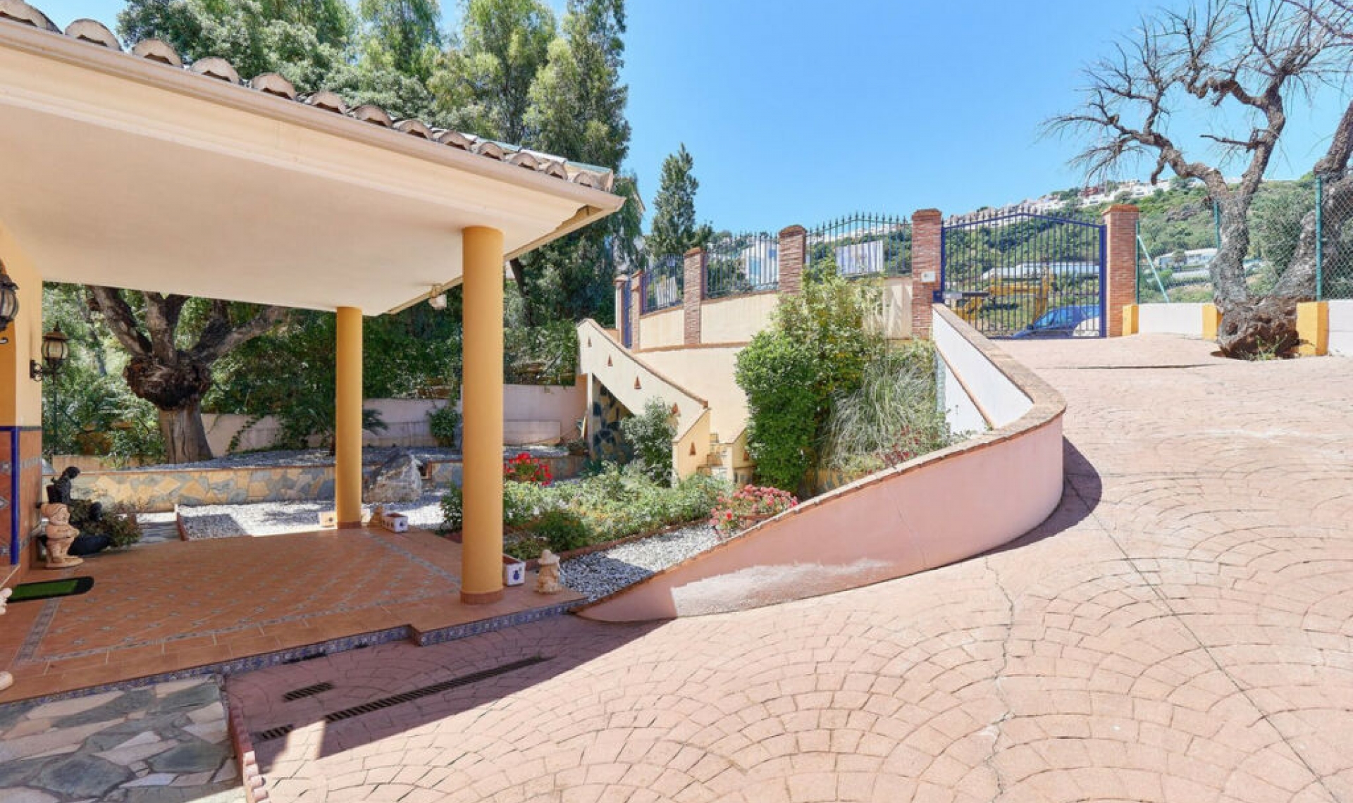 Resale - House -
La Mairena