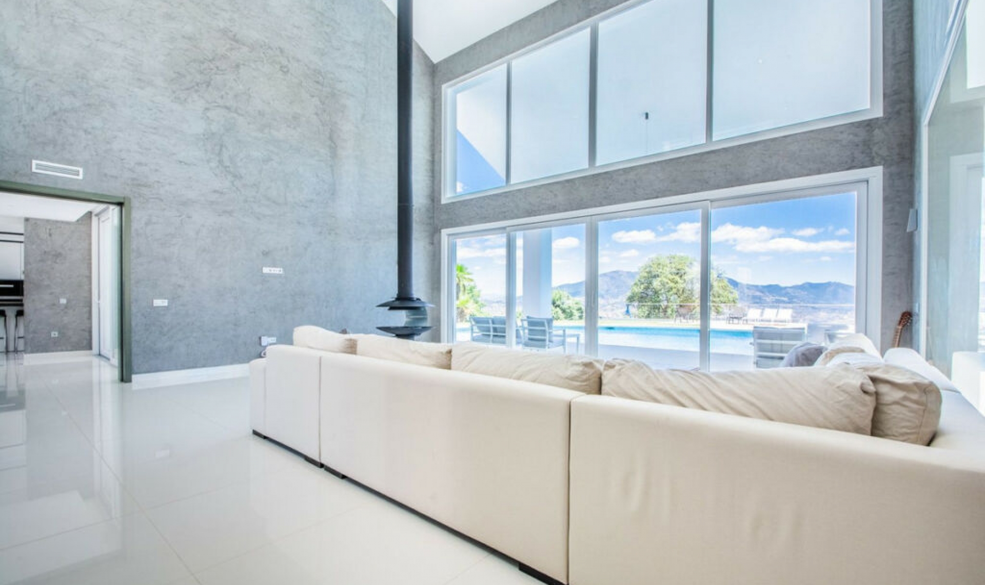 Resale - House -
La Mairena