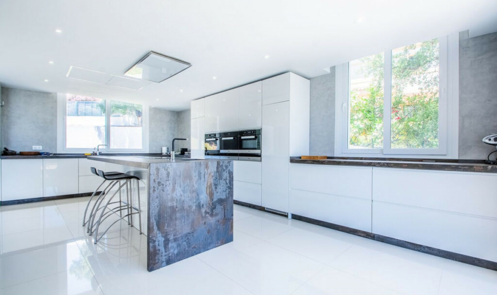 Resale - House -
La Mairena