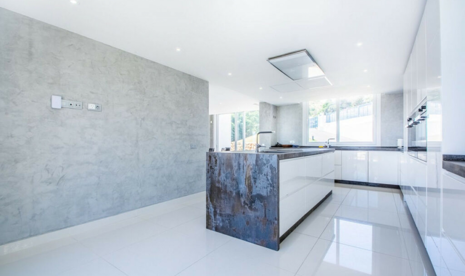 Resale - House -
La Mairena