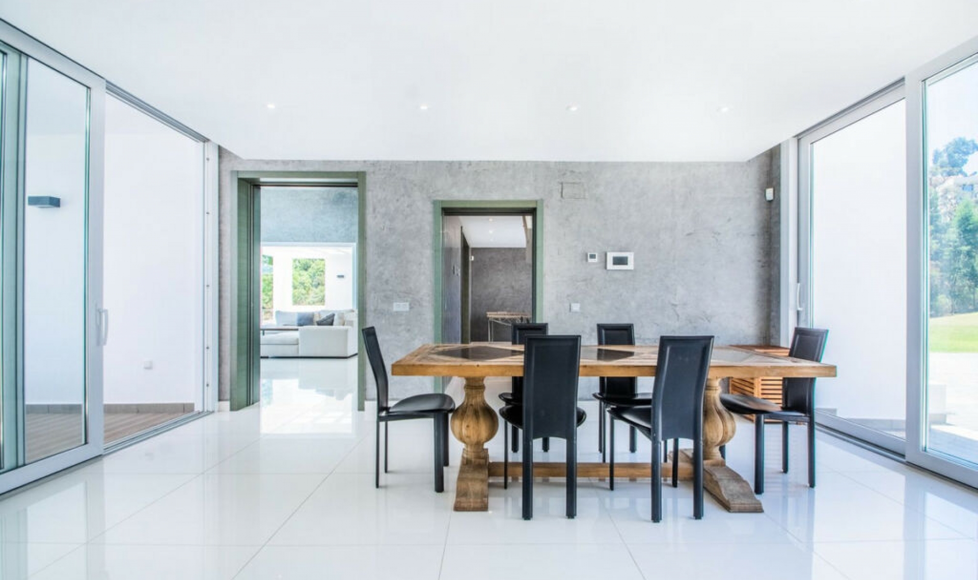 Resale - House -
La Mairena