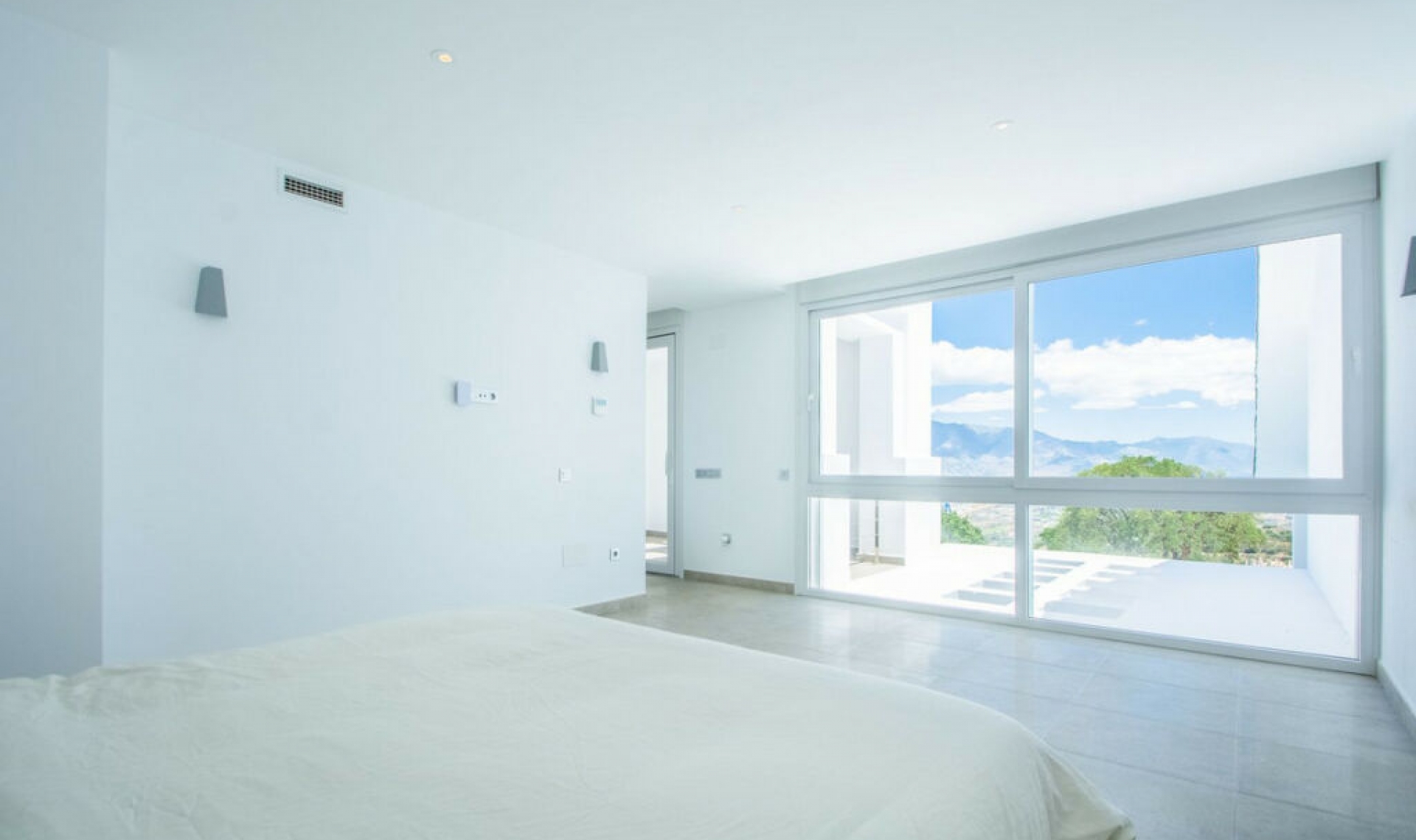 Resale - House -
La Mairena