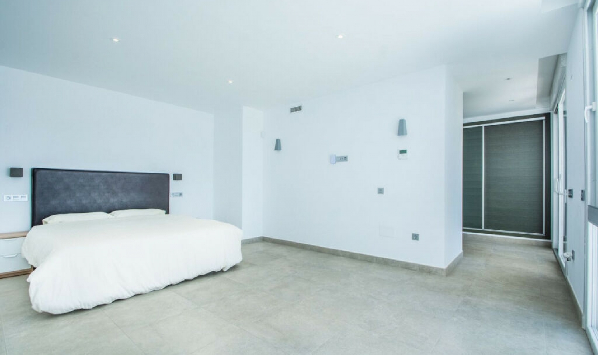 Resale - House -
La Mairena