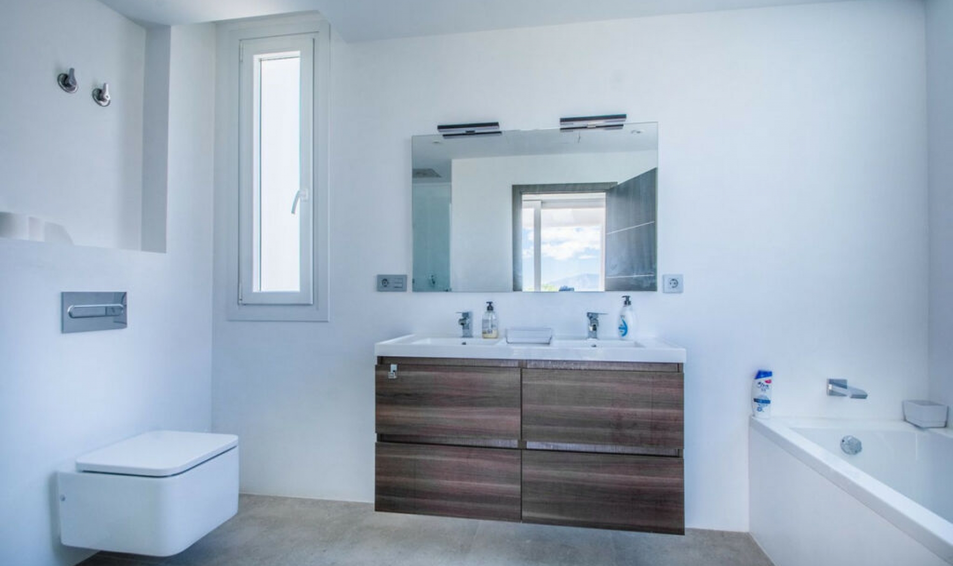 Resale - House -
La Mairena