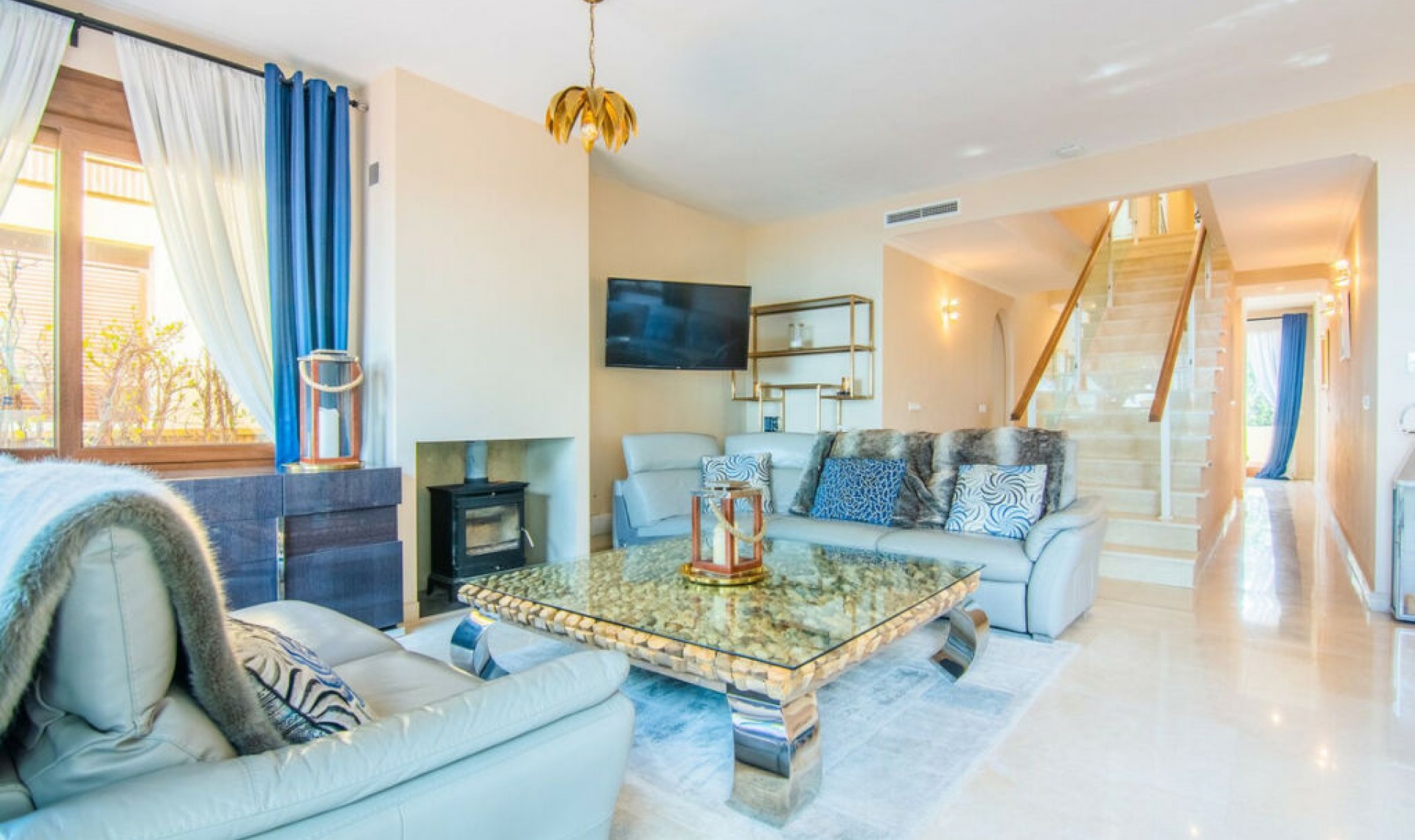 Resale - House -
La Mairena