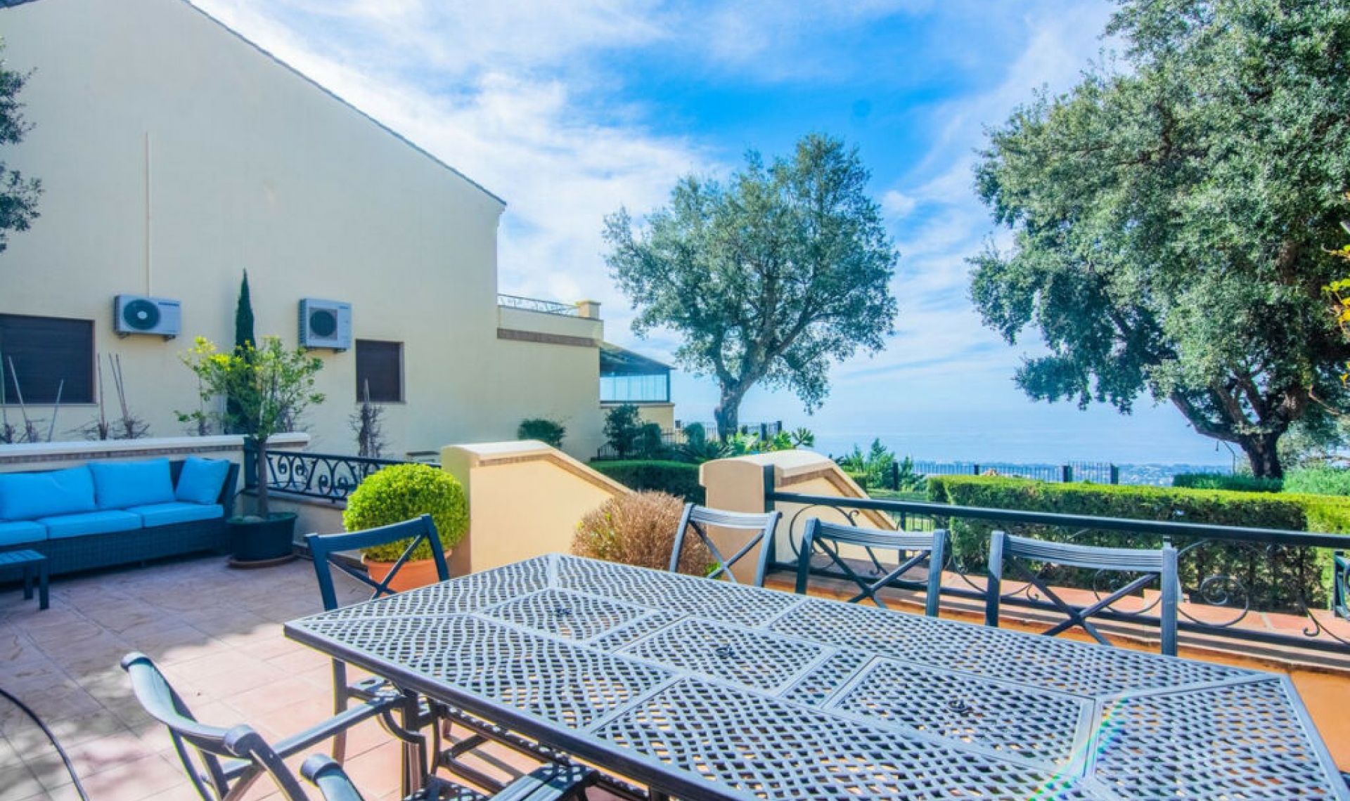 Resale - House -
La Mairena