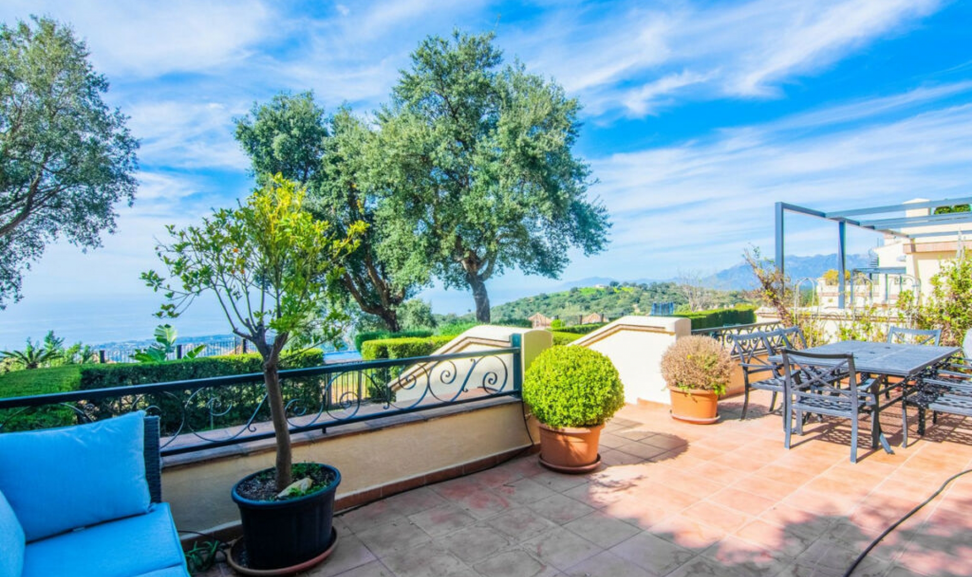 Resale - House -
La Mairena