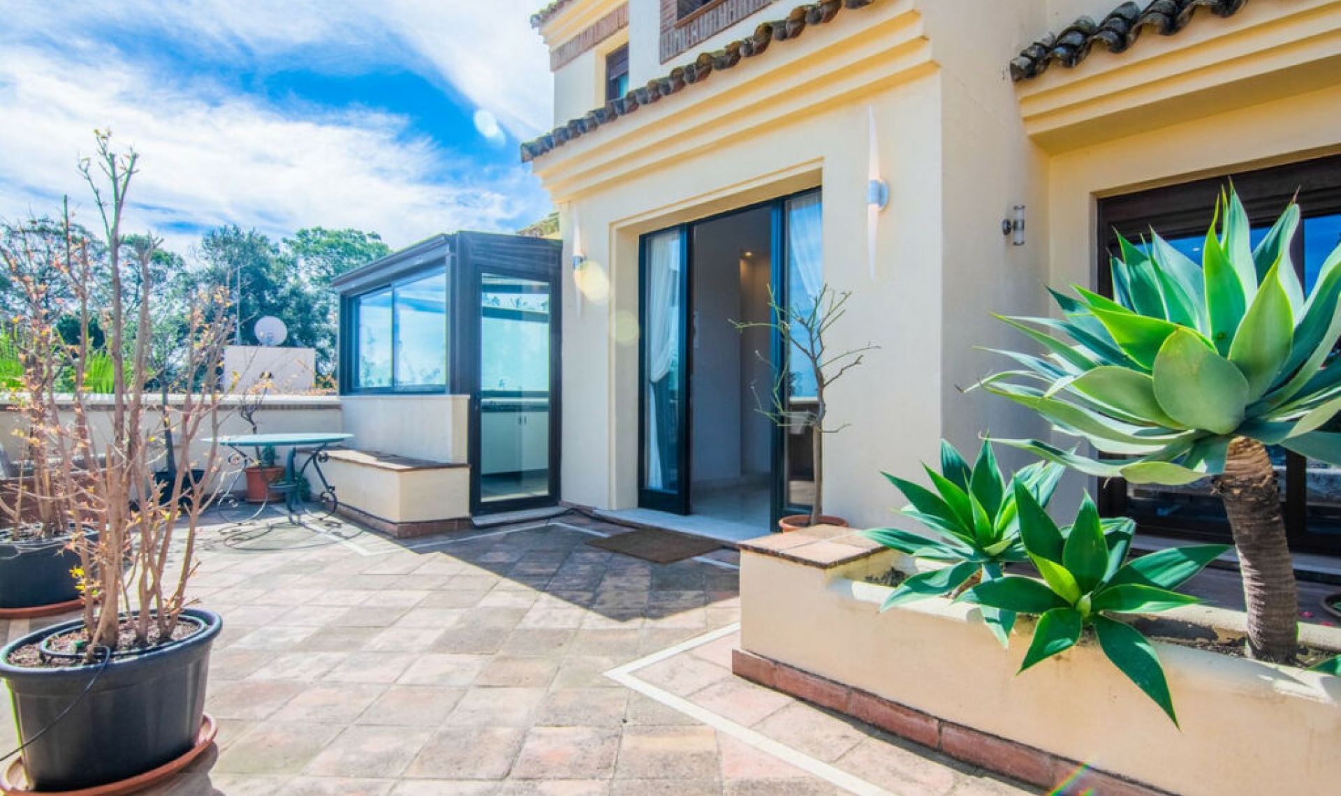 Resale - House -
La Mairena