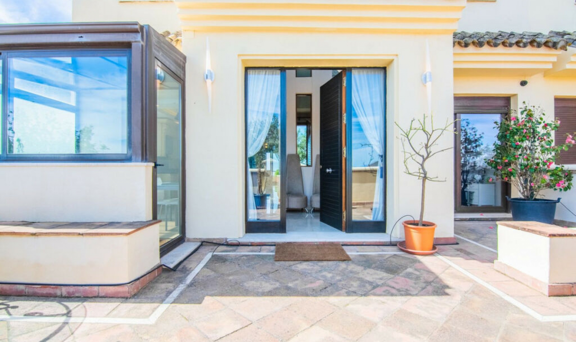 Resale - House -
La Mairena