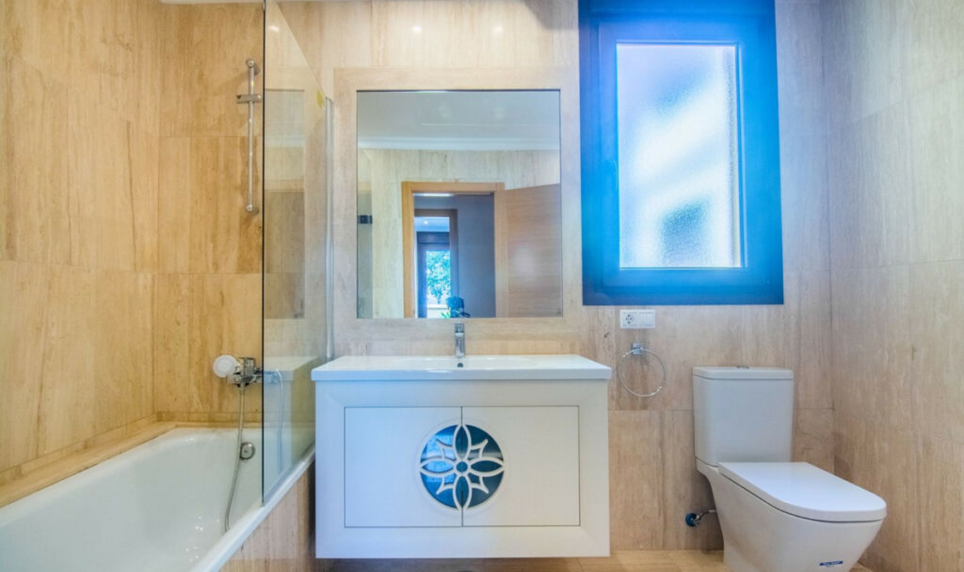 Resale - House -
La Mairena