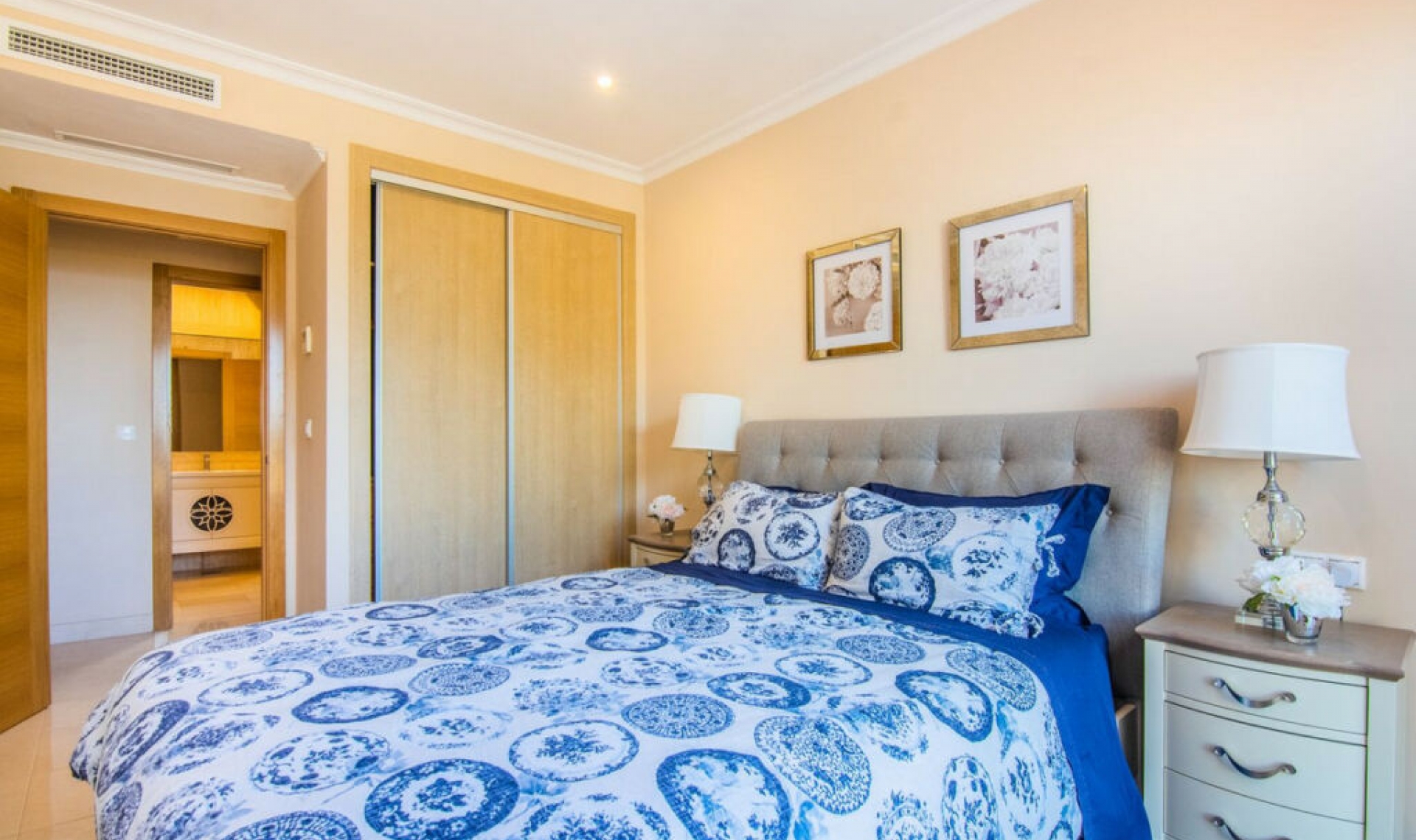 Resale - House -
La Mairena