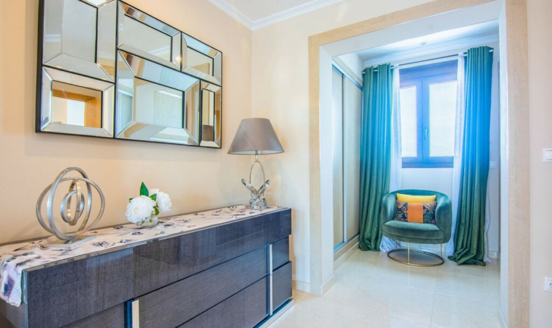 Resale - House -
La Mairena