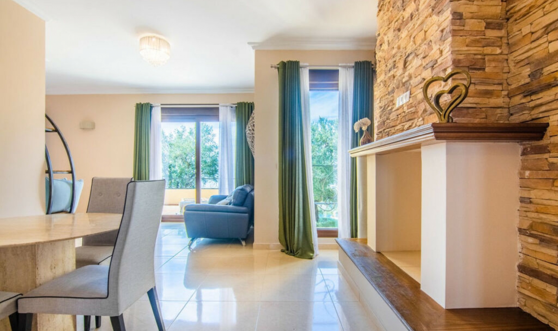 Resale - House -
La Mairena