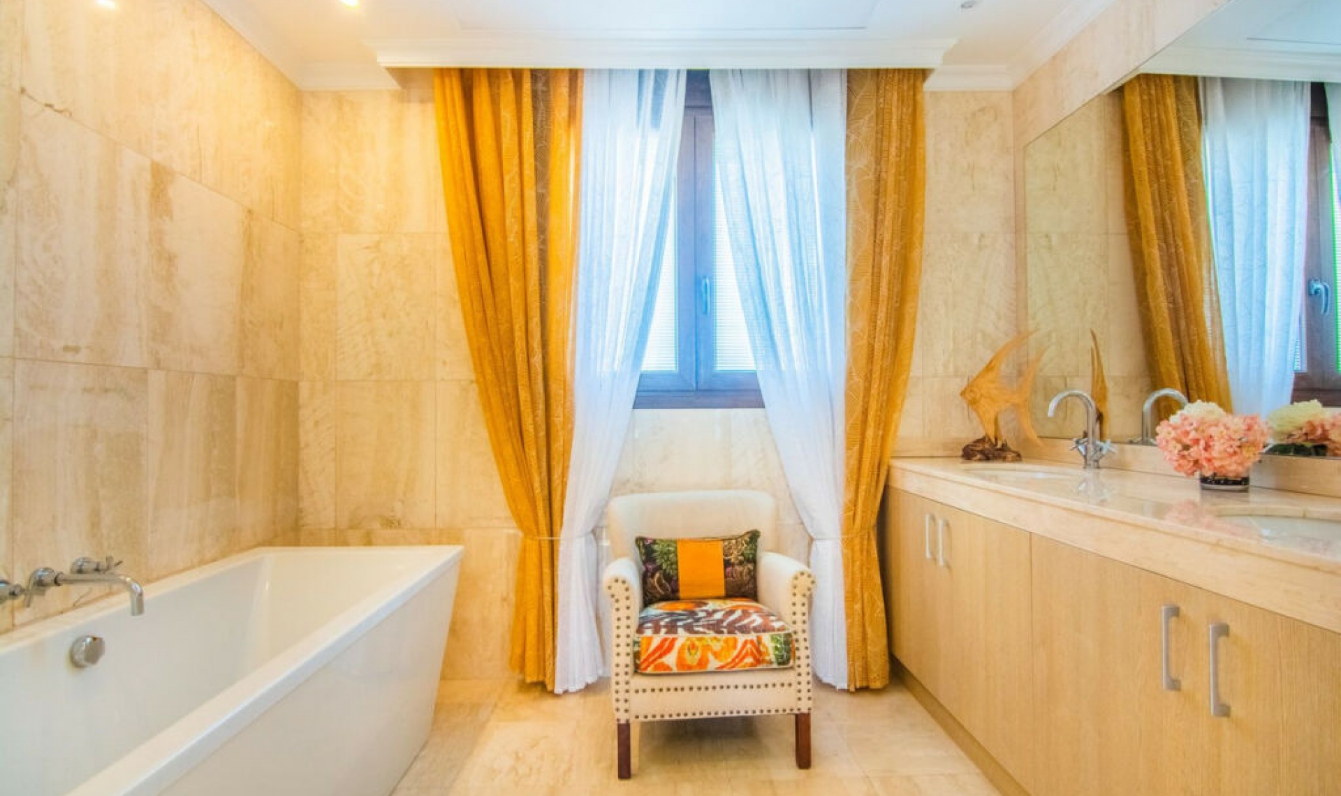 Resale - House -
La Mairena