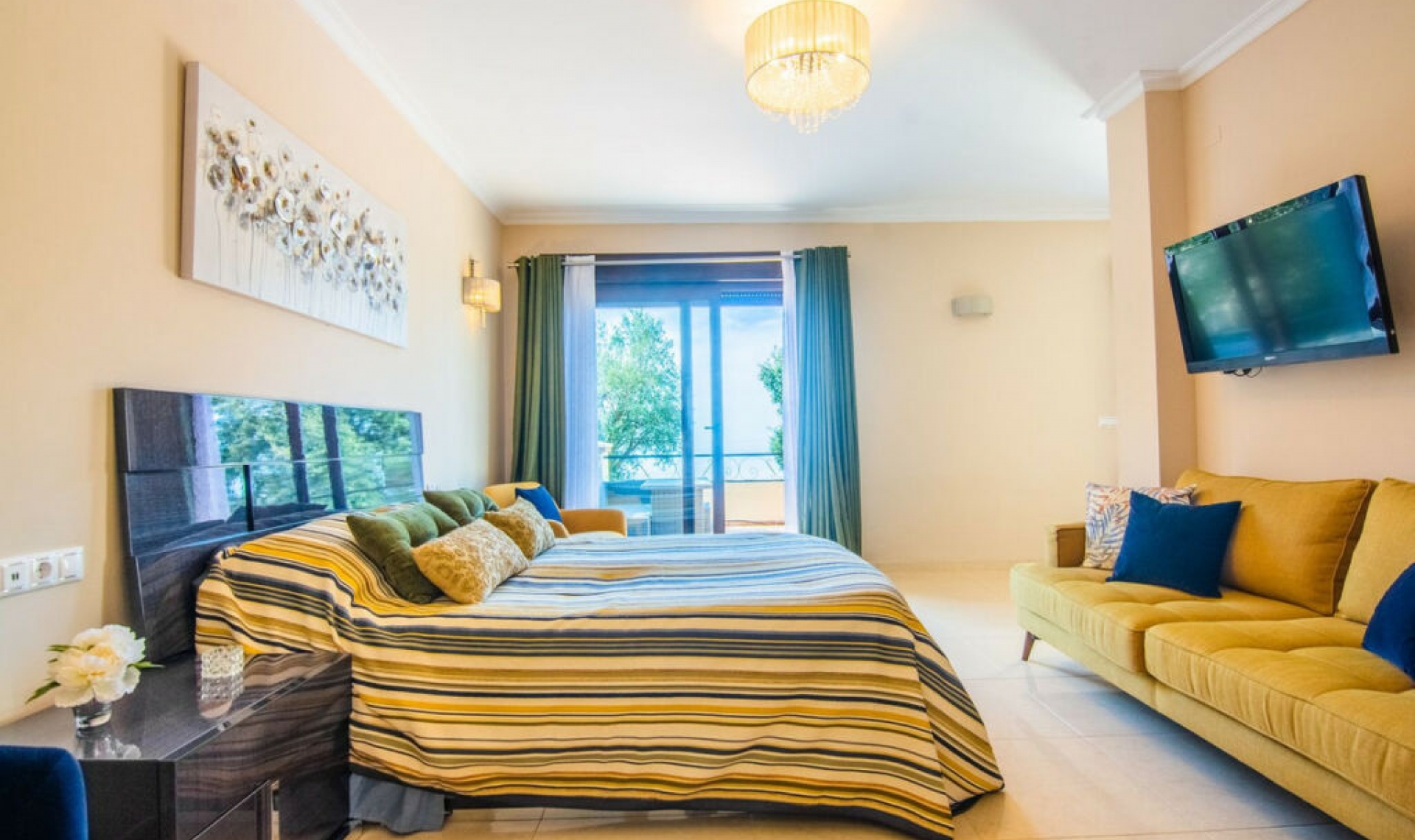 Resale - House -
La Mairena