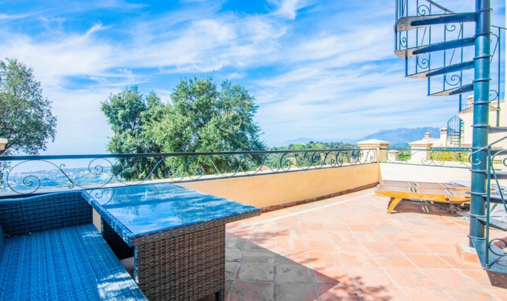 Resale - House -
La Mairena