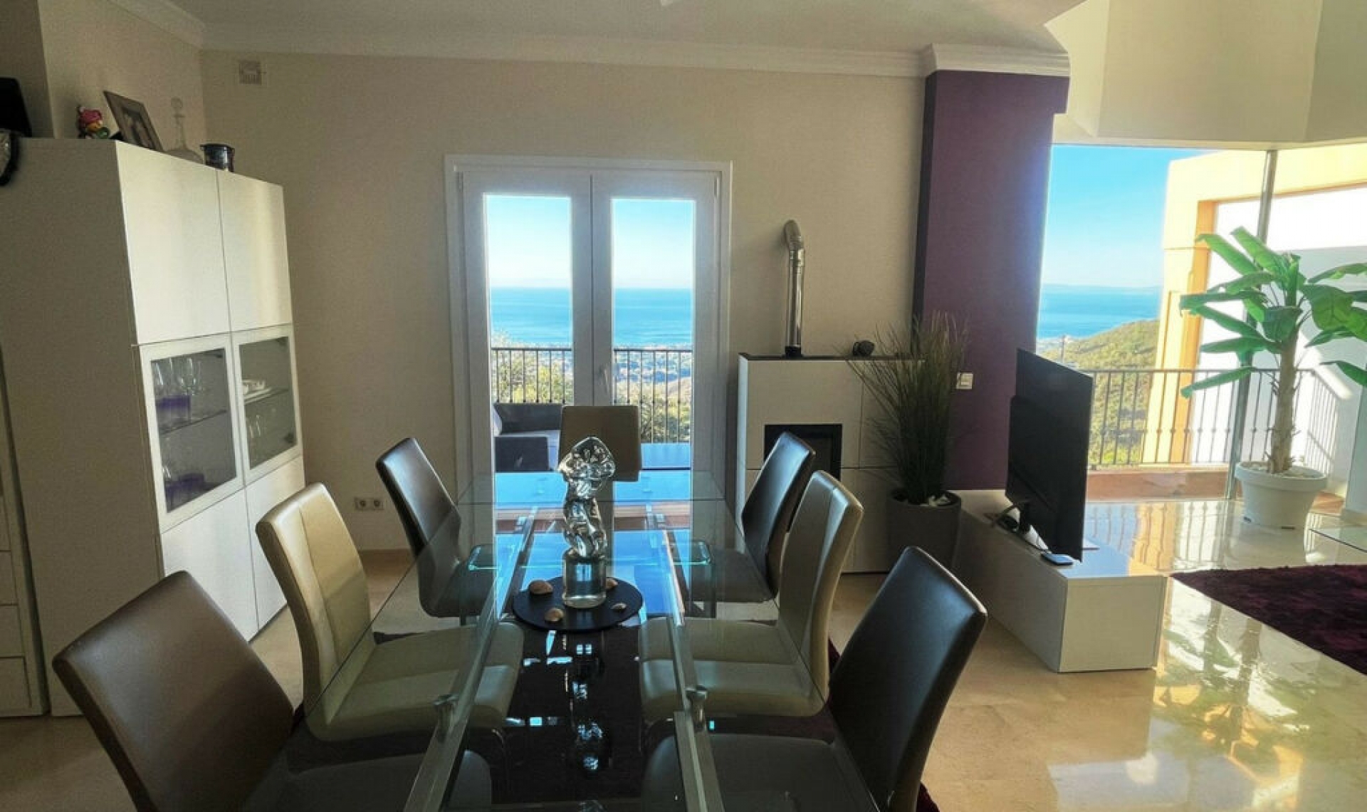 Resale - House -
La Mairena