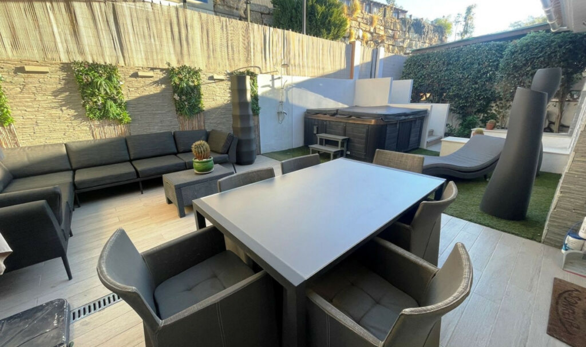 Resale - House -
La Mairena