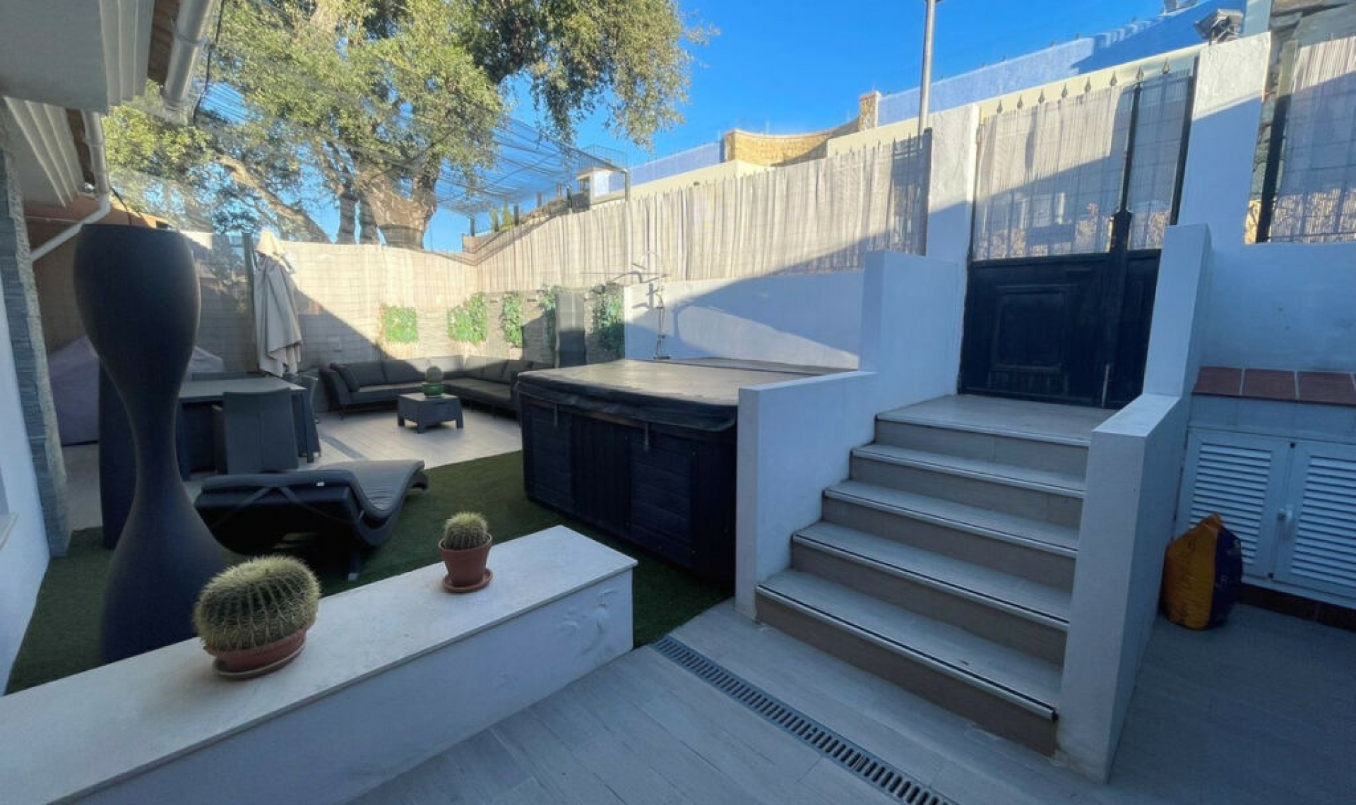 Resale - House -
La Mairena