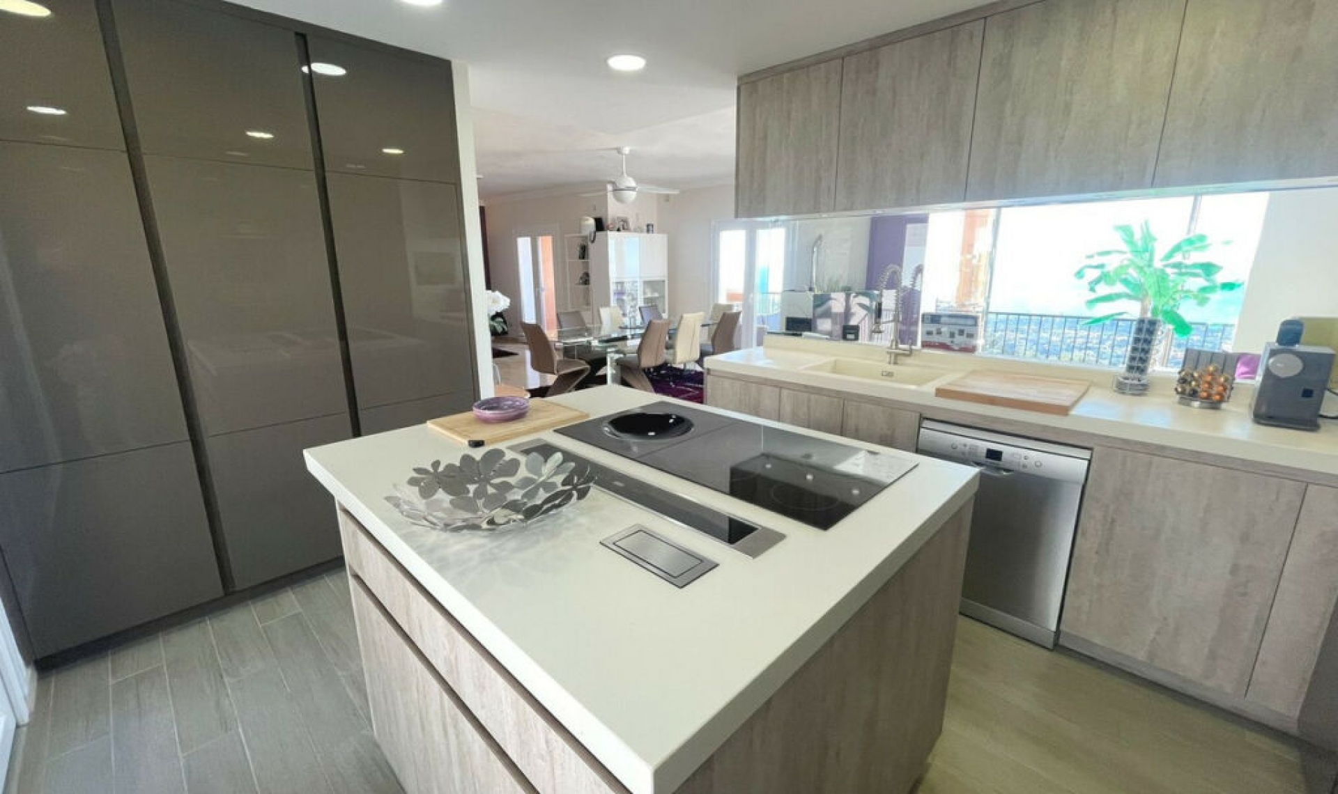 Resale - House -
La Mairena