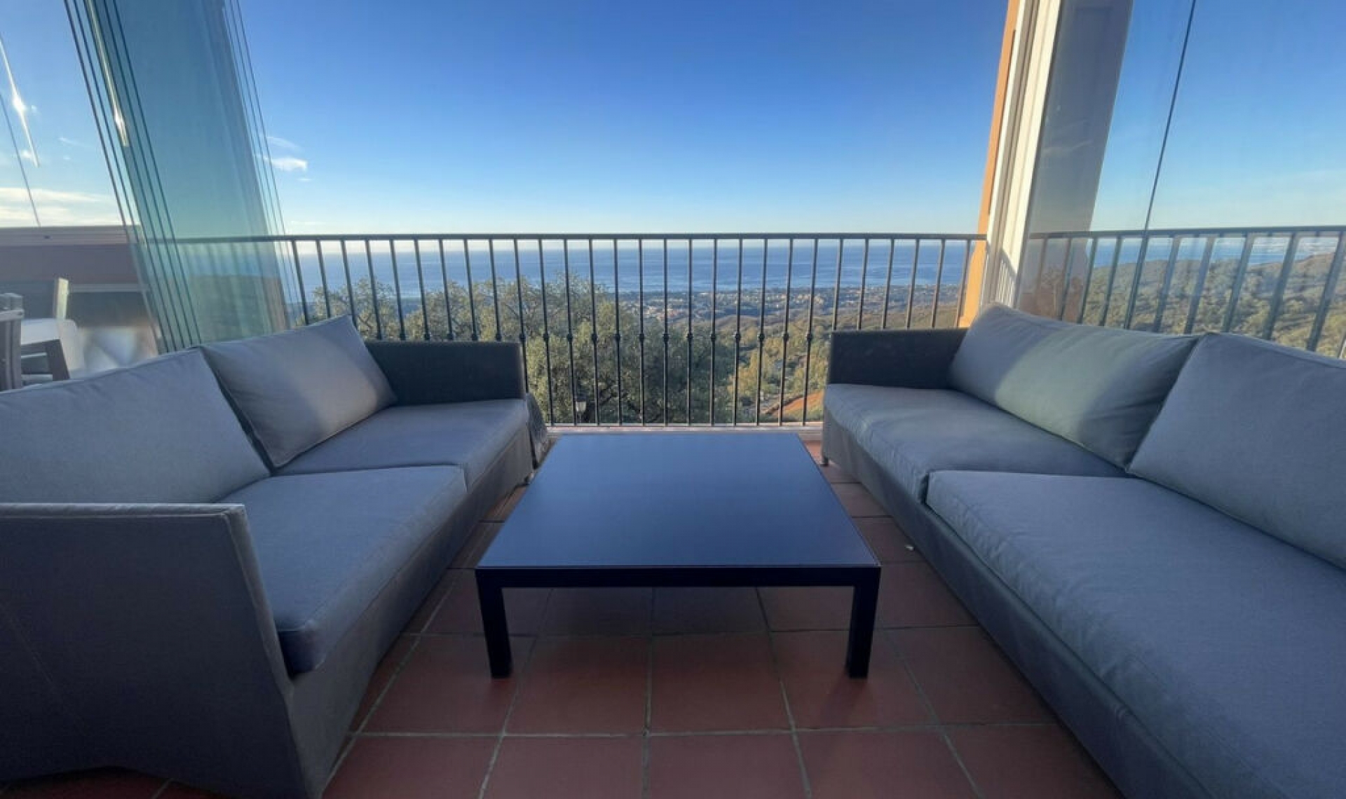 Resale - House -
La Mairena