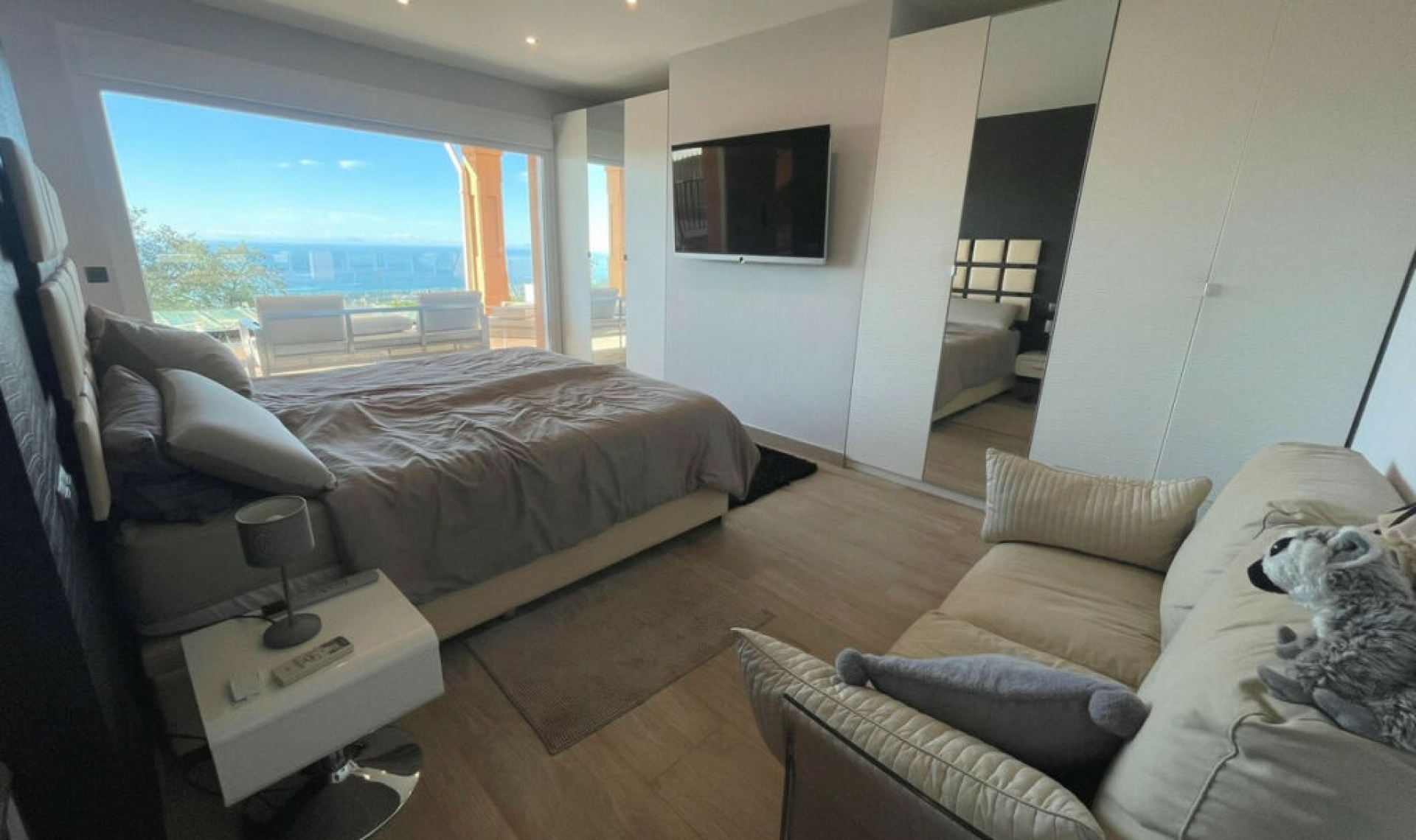 Resale - House -
La Mairena