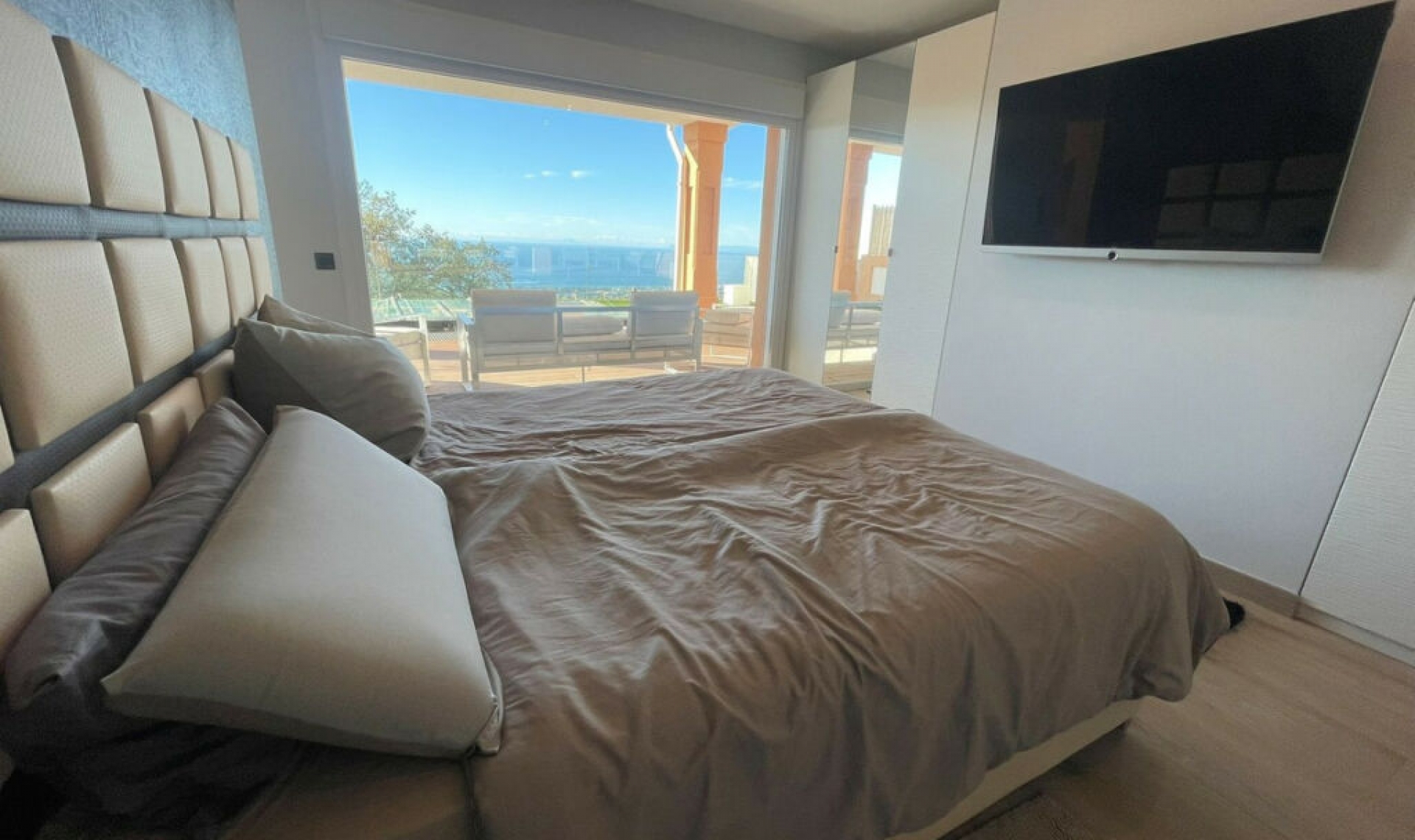 Resale - House -
La Mairena