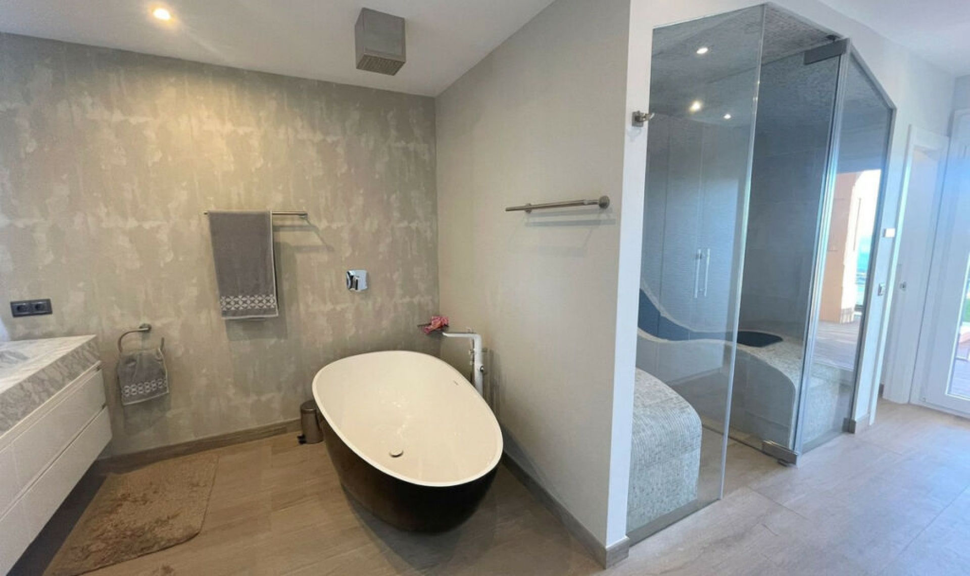 Resale - House -
La Mairena