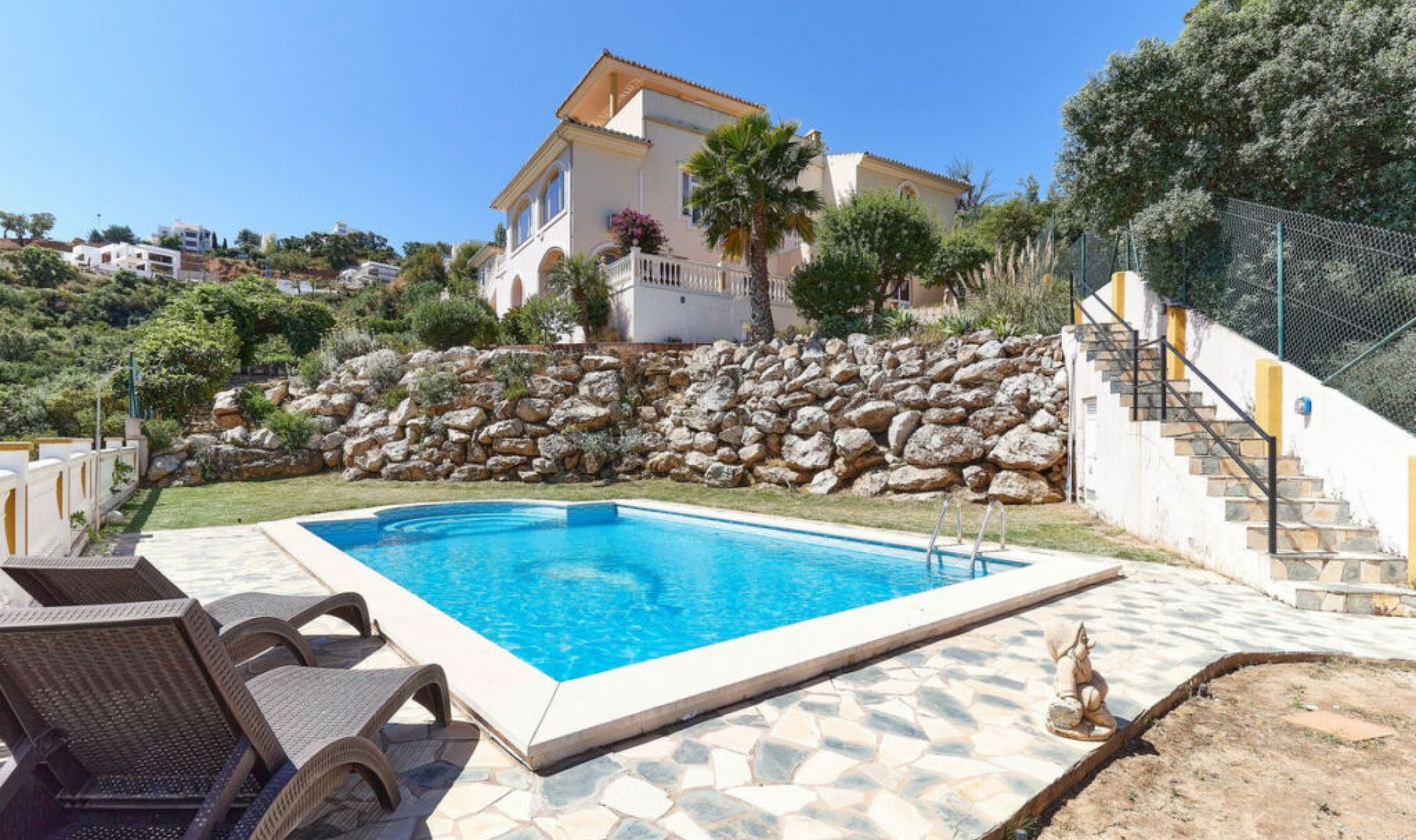Resale - House -
La Mairena