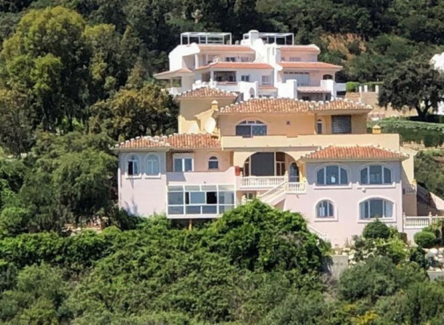 Resale - House -
La Mairena