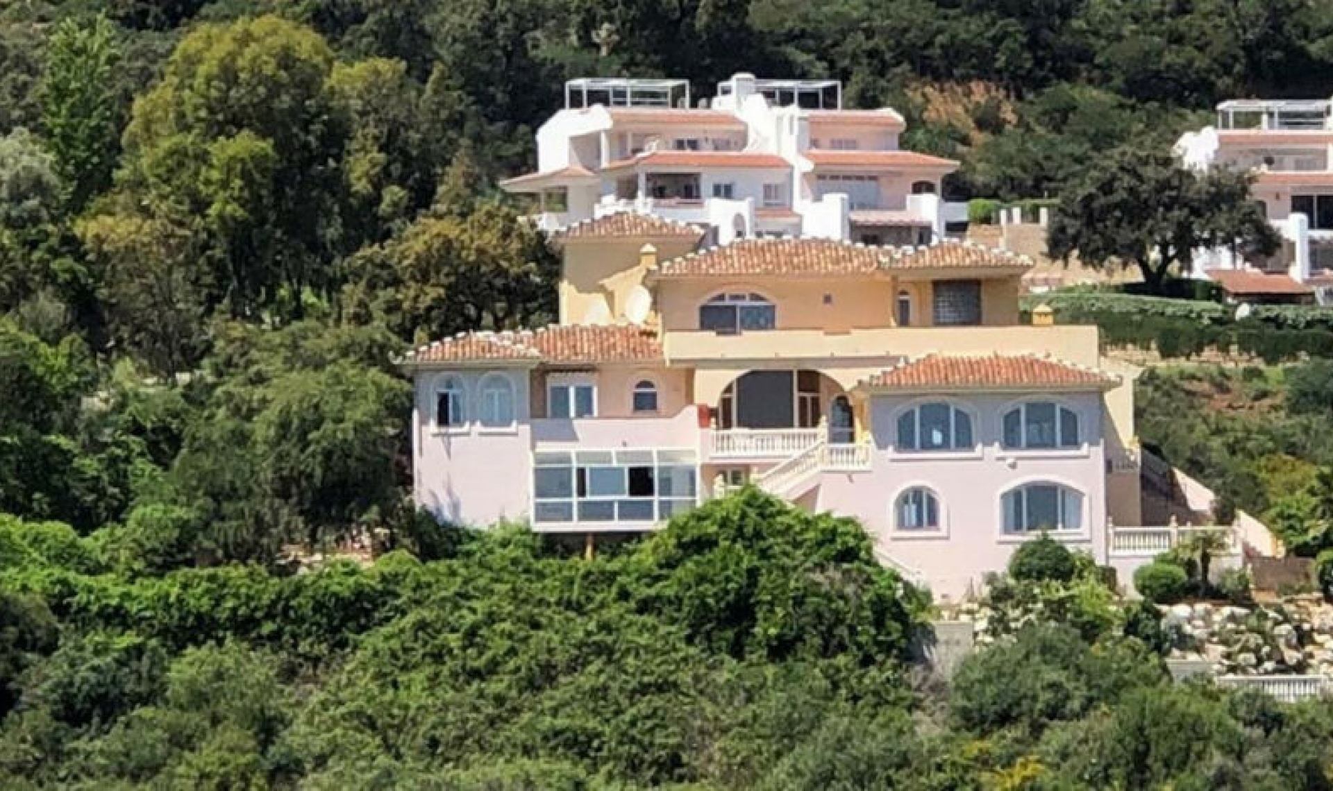 Resale - House -
La Mairena