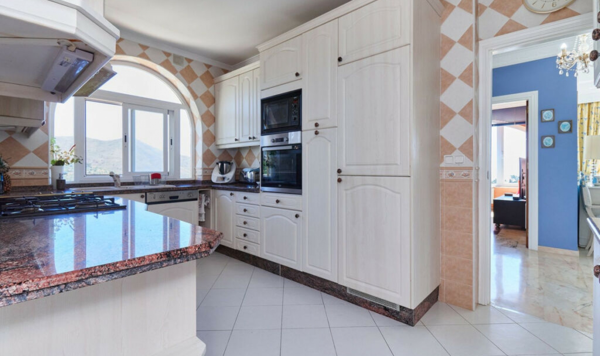 Resale - House -
La Mairena