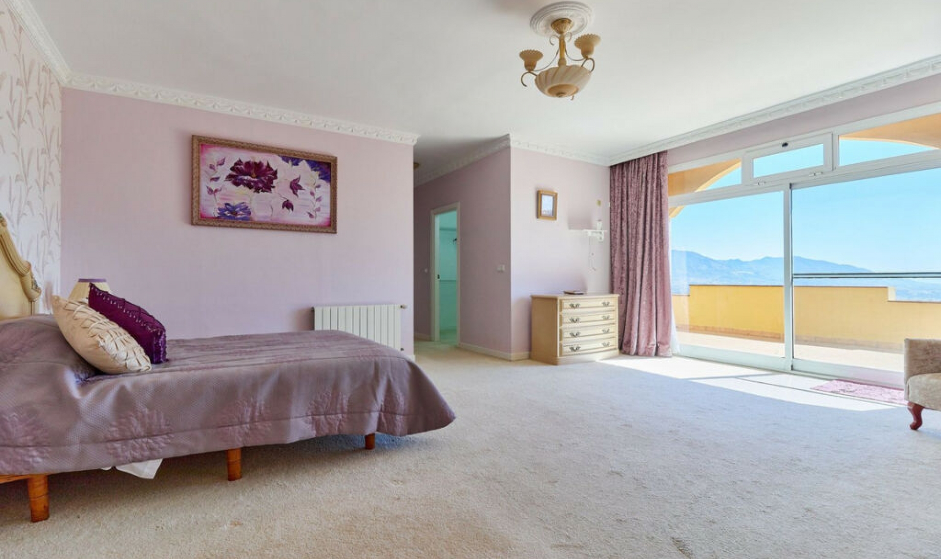 Resale - House -
La Mairena