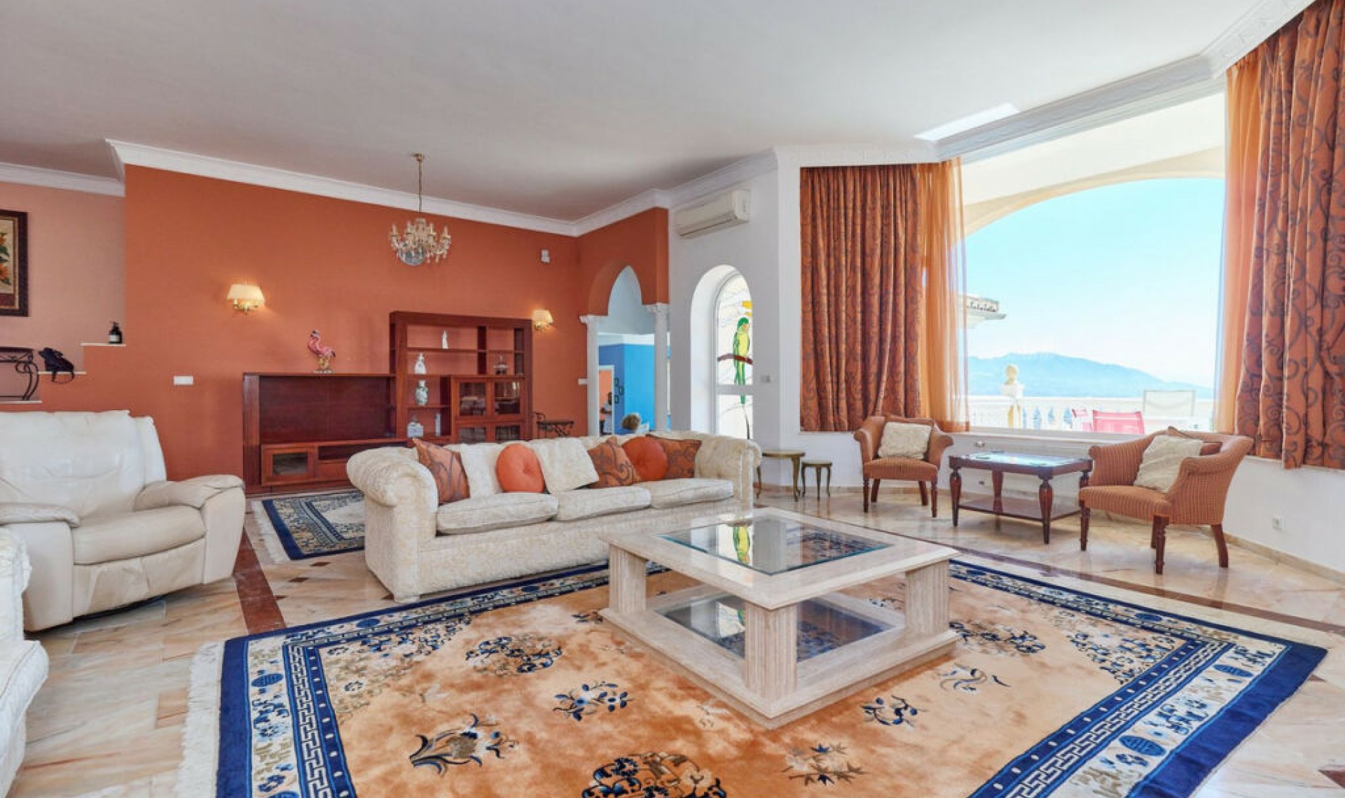 Resale - House -
La Mairena