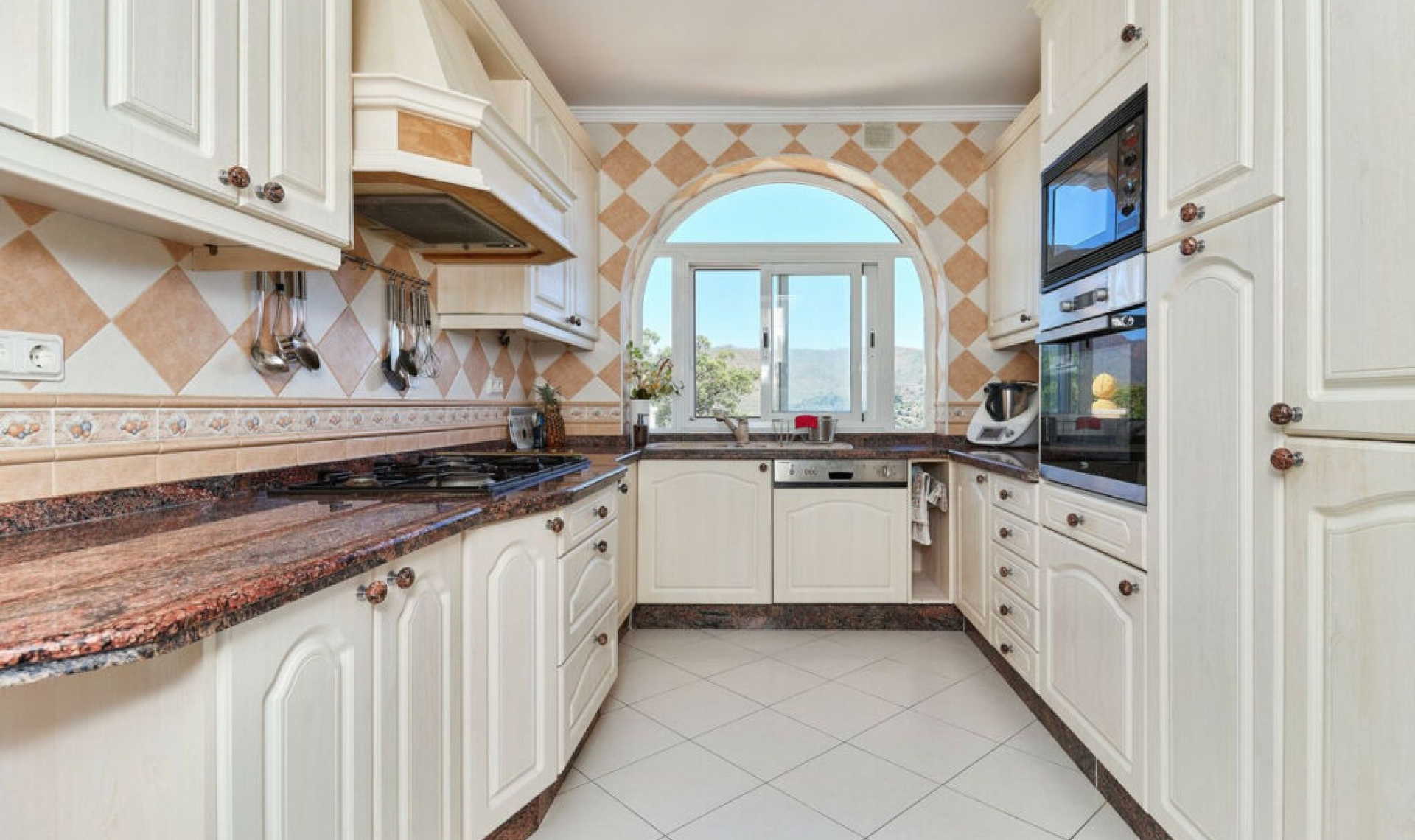 Resale - House -
La Mairena