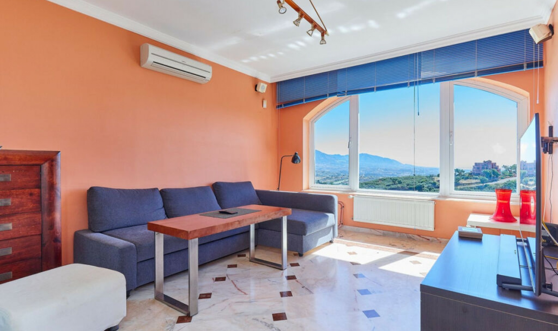 Resale - House -
La Mairena