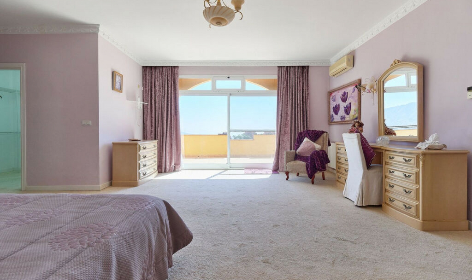 Resale - House -
La Mairena
