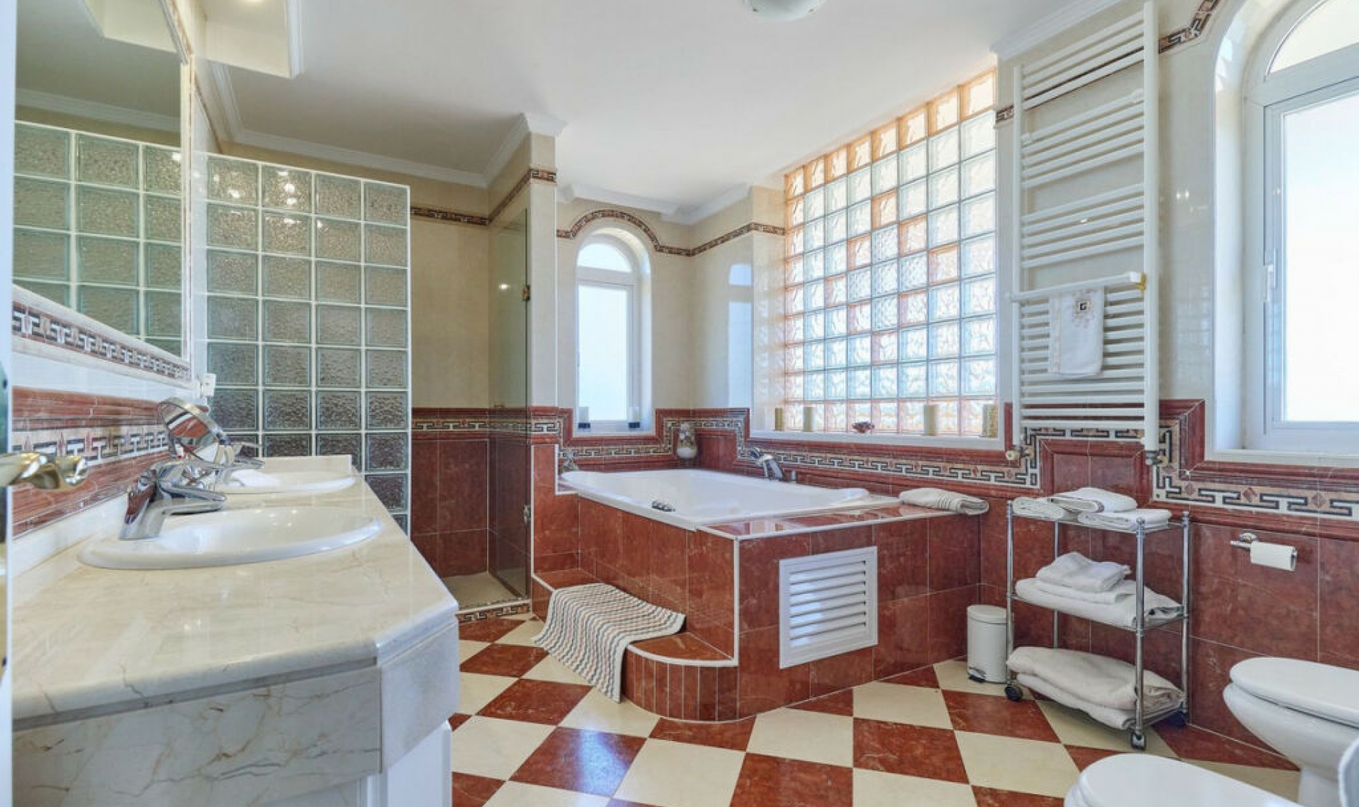 Resale - House -
La Mairena