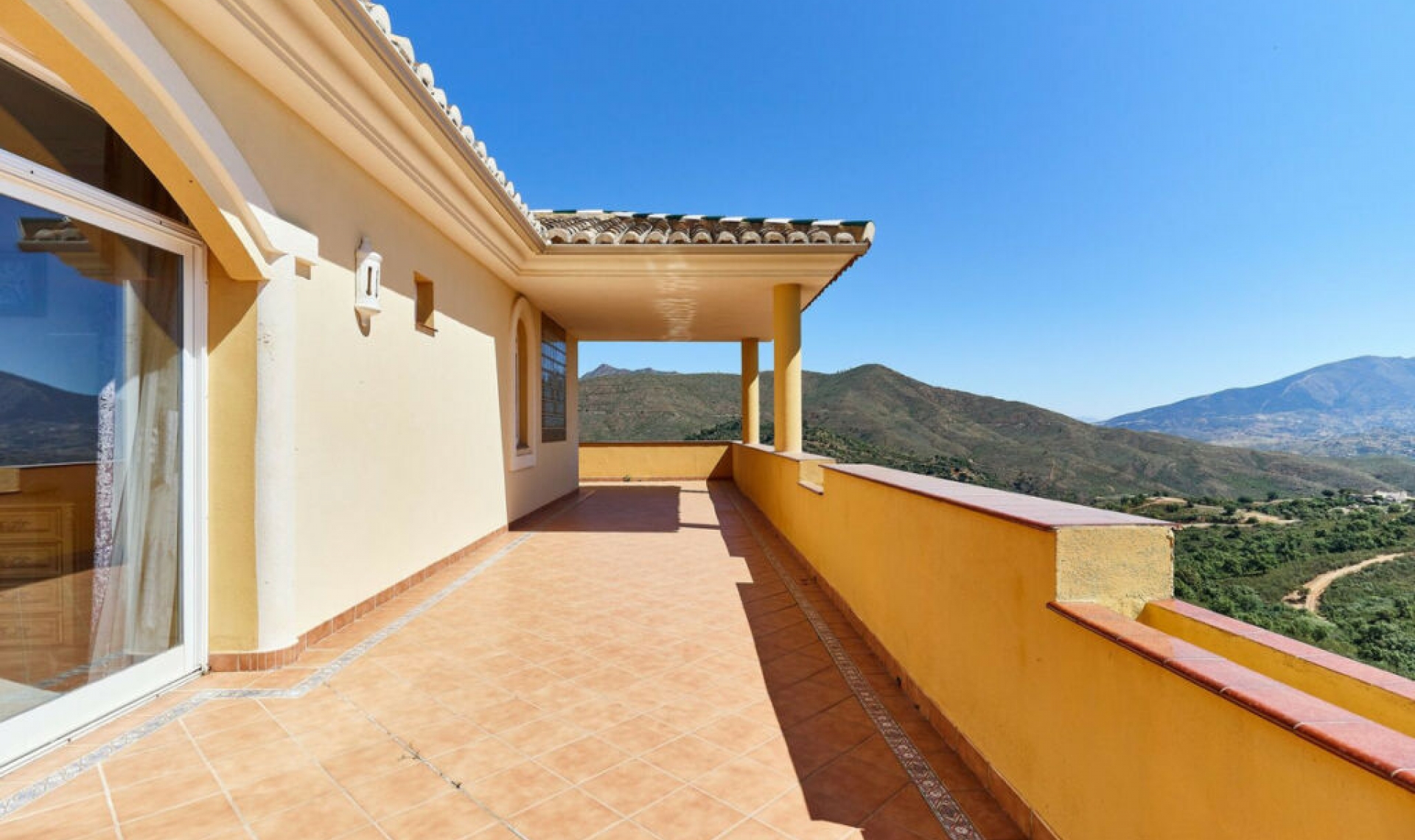 Resale - House -
La Mairena