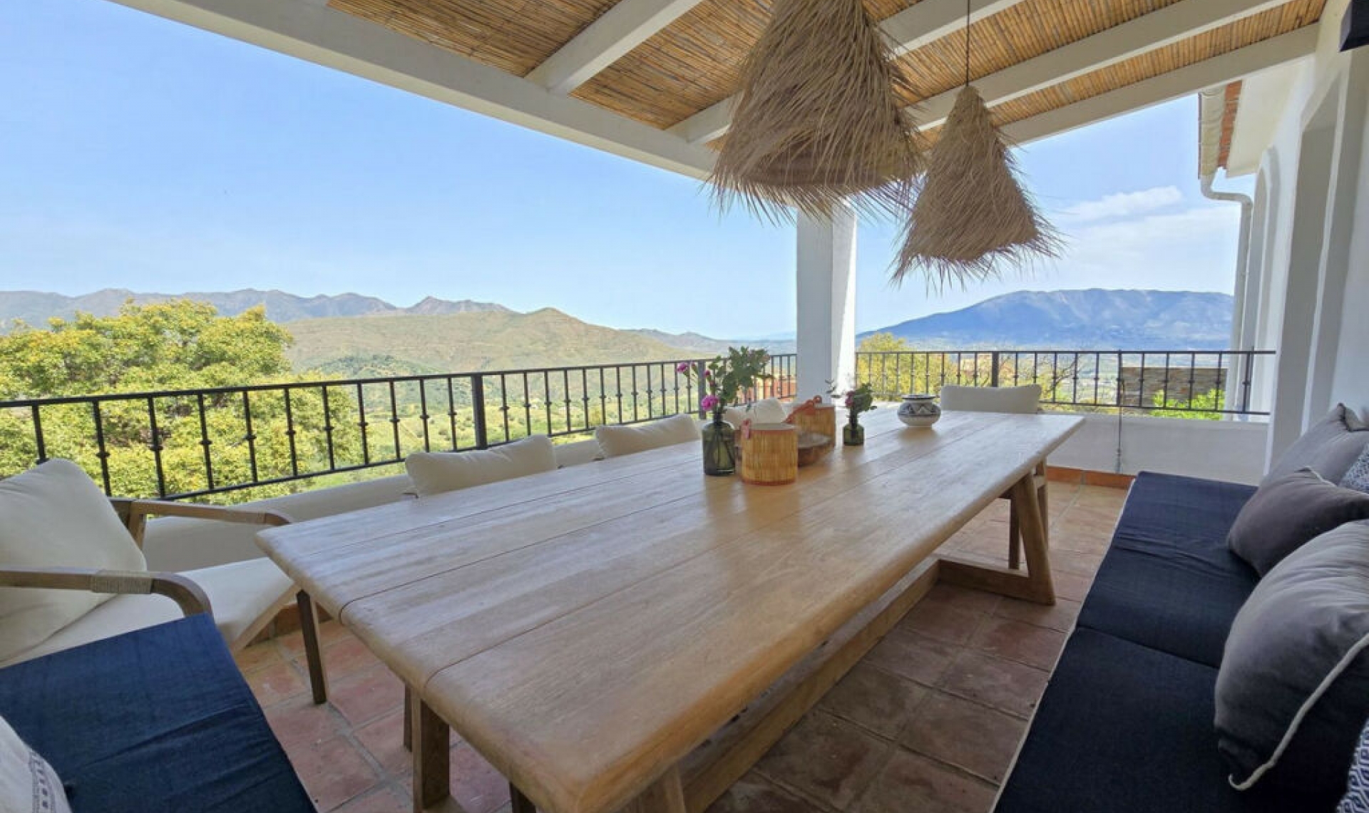 Resale - House -
La Mairena