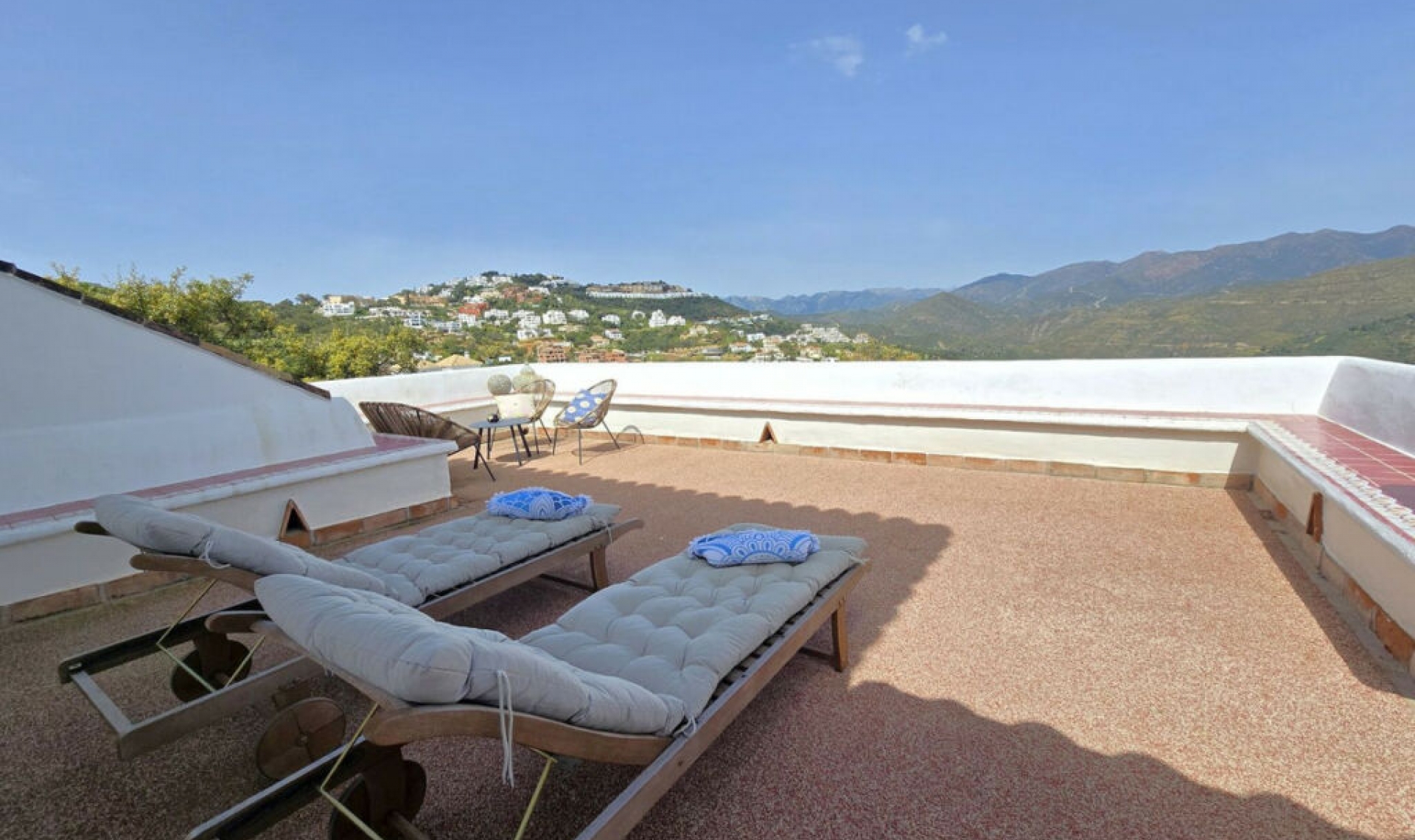 Resale - House -
La Mairena