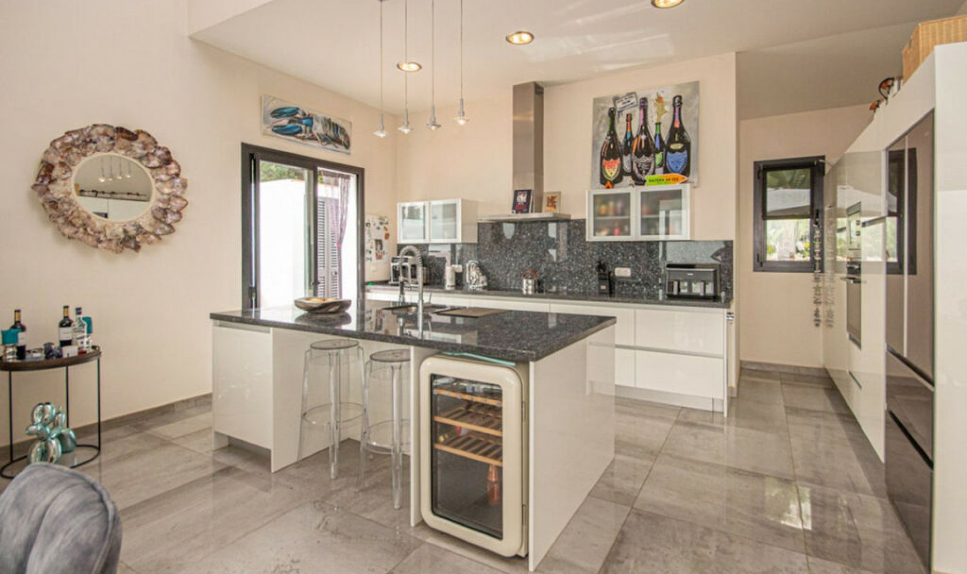 Resale - House -
La Mairena