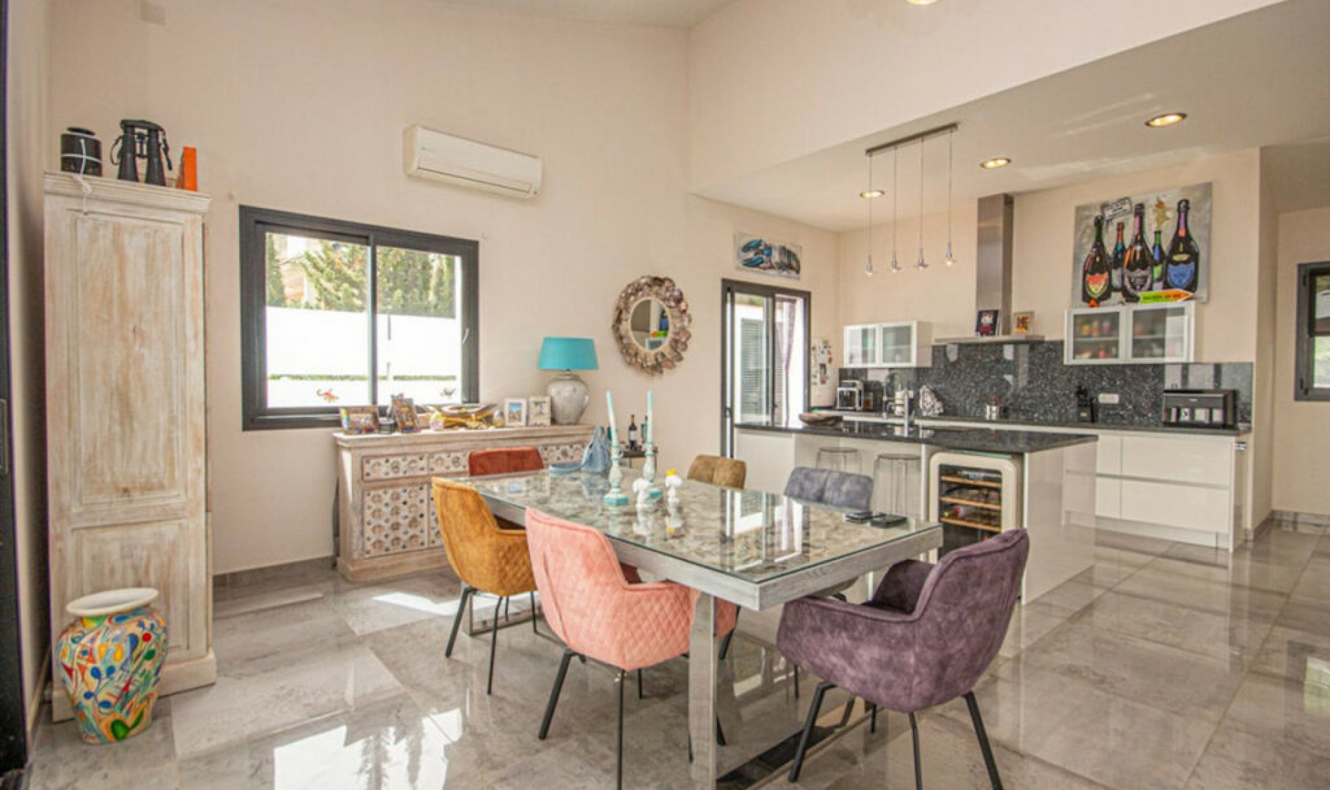 Resale - House -
La Mairena