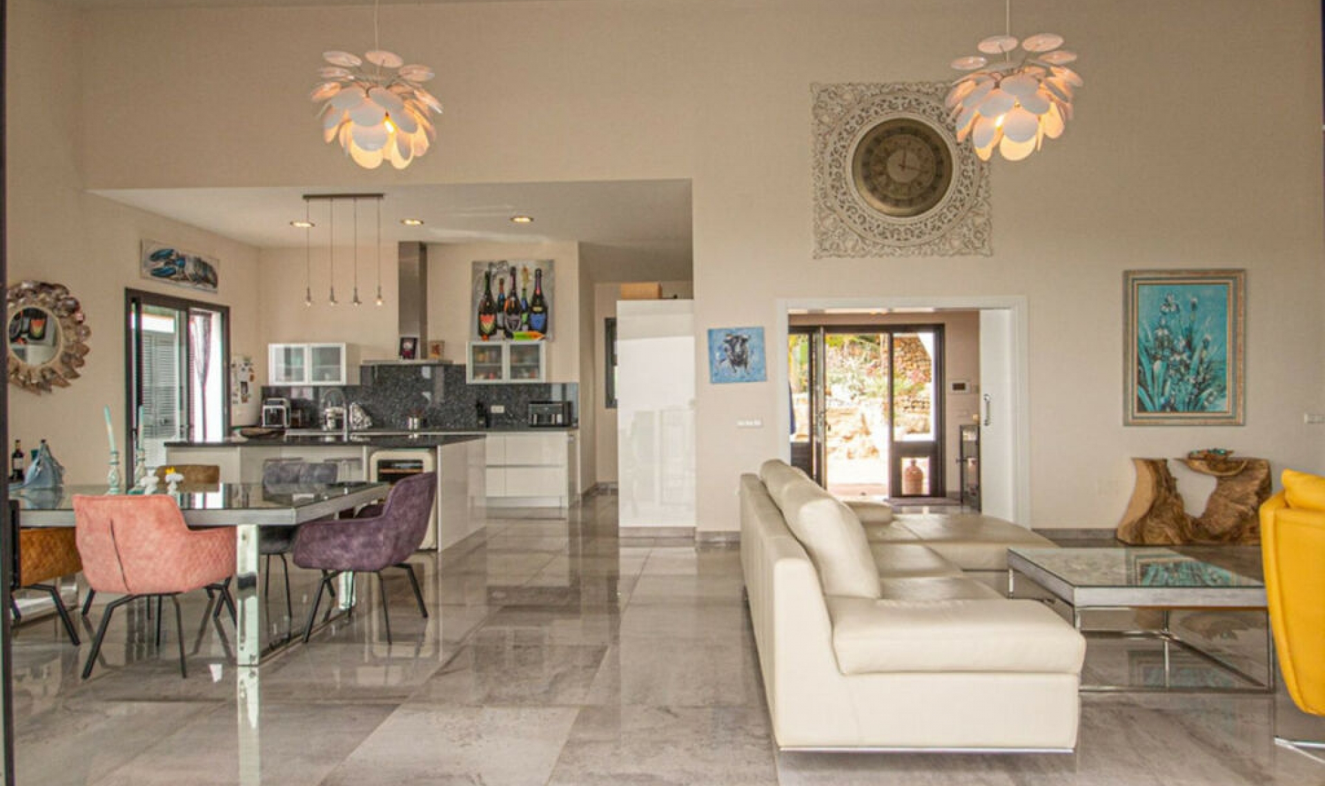 Resale - House -
La Mairena