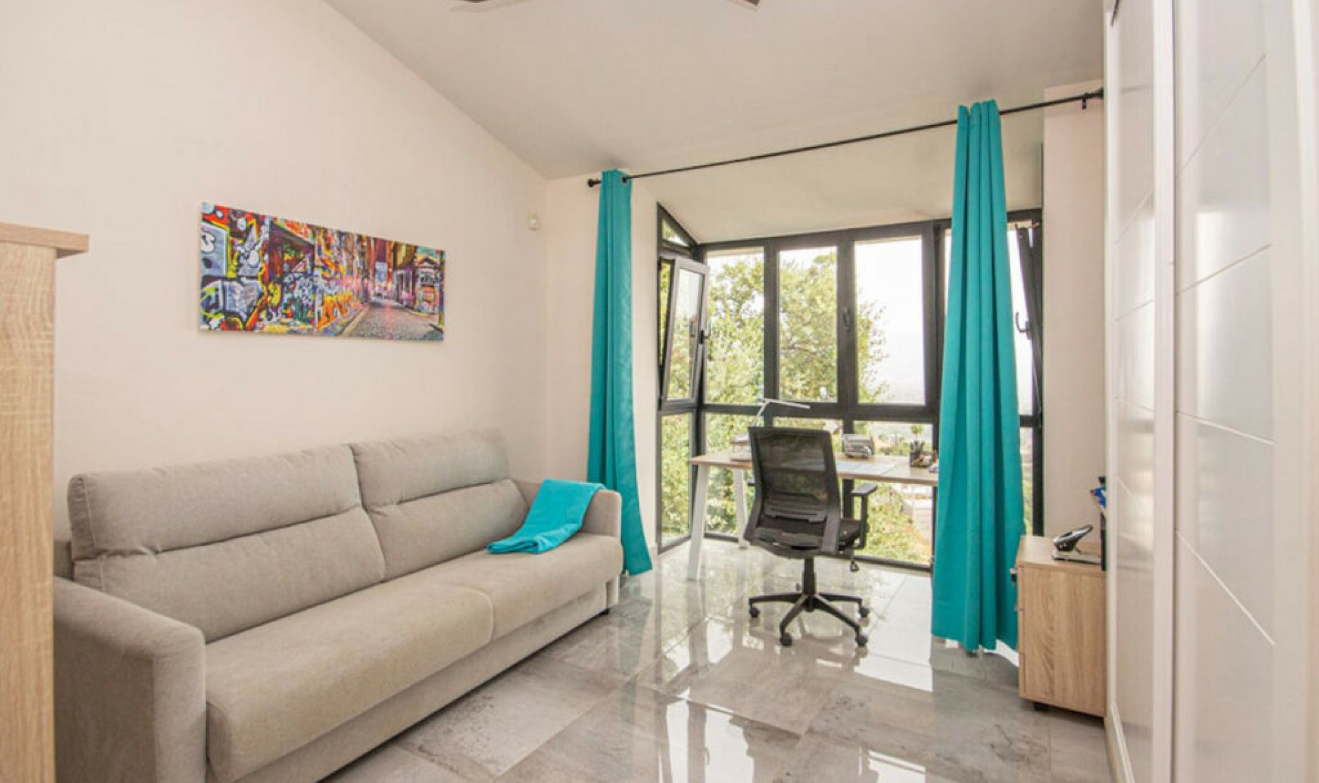 Resale - House -
La Mairena