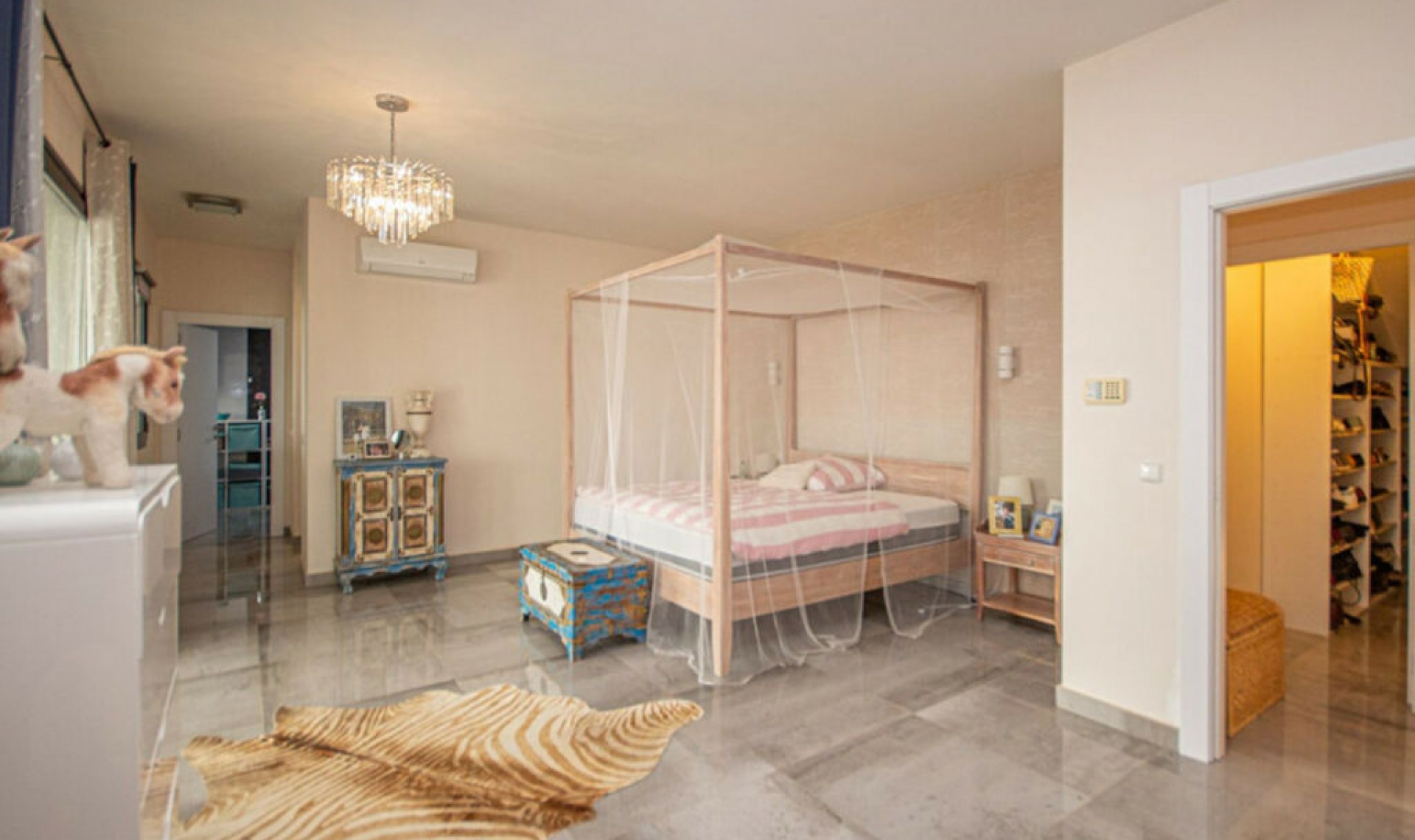 Resale - House -
La Mairena