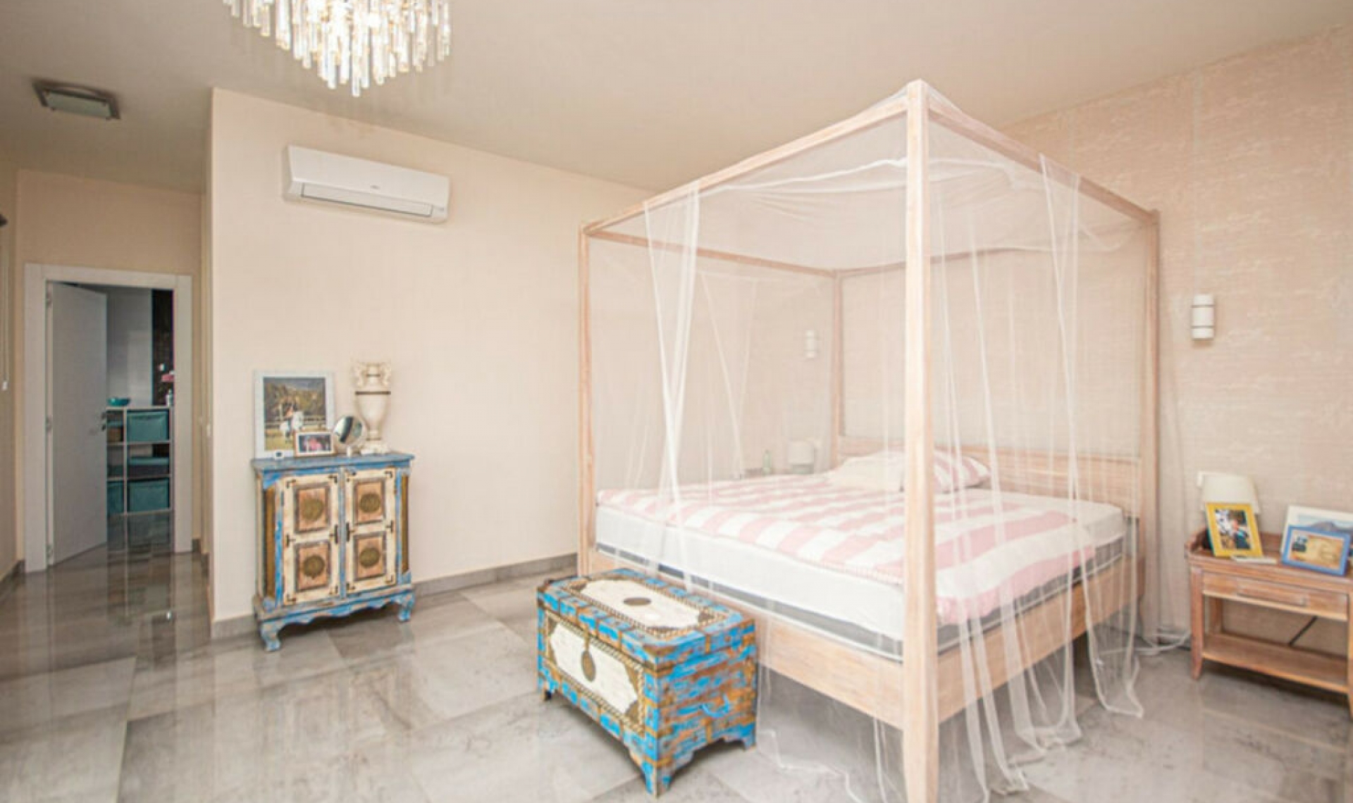 Resale - House -
La Mairena